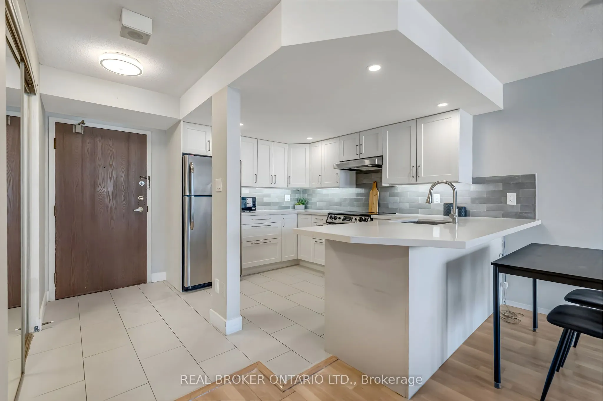 25 Agnes Street #903