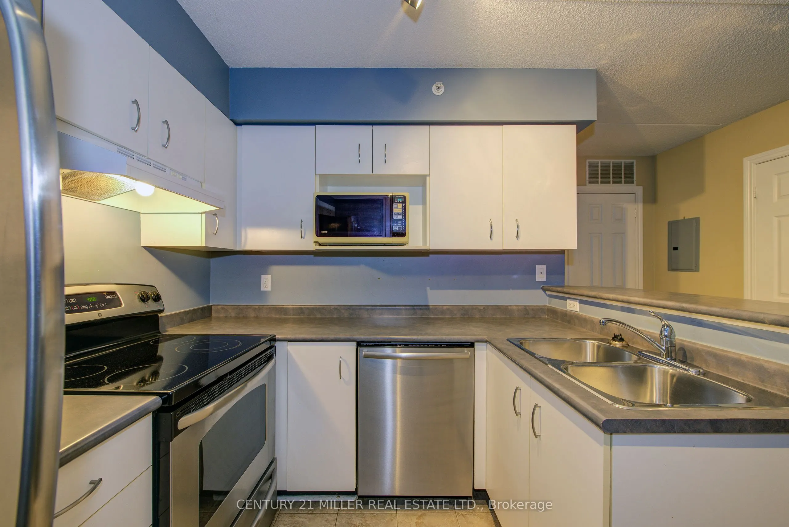 1451 Walkers Line #206