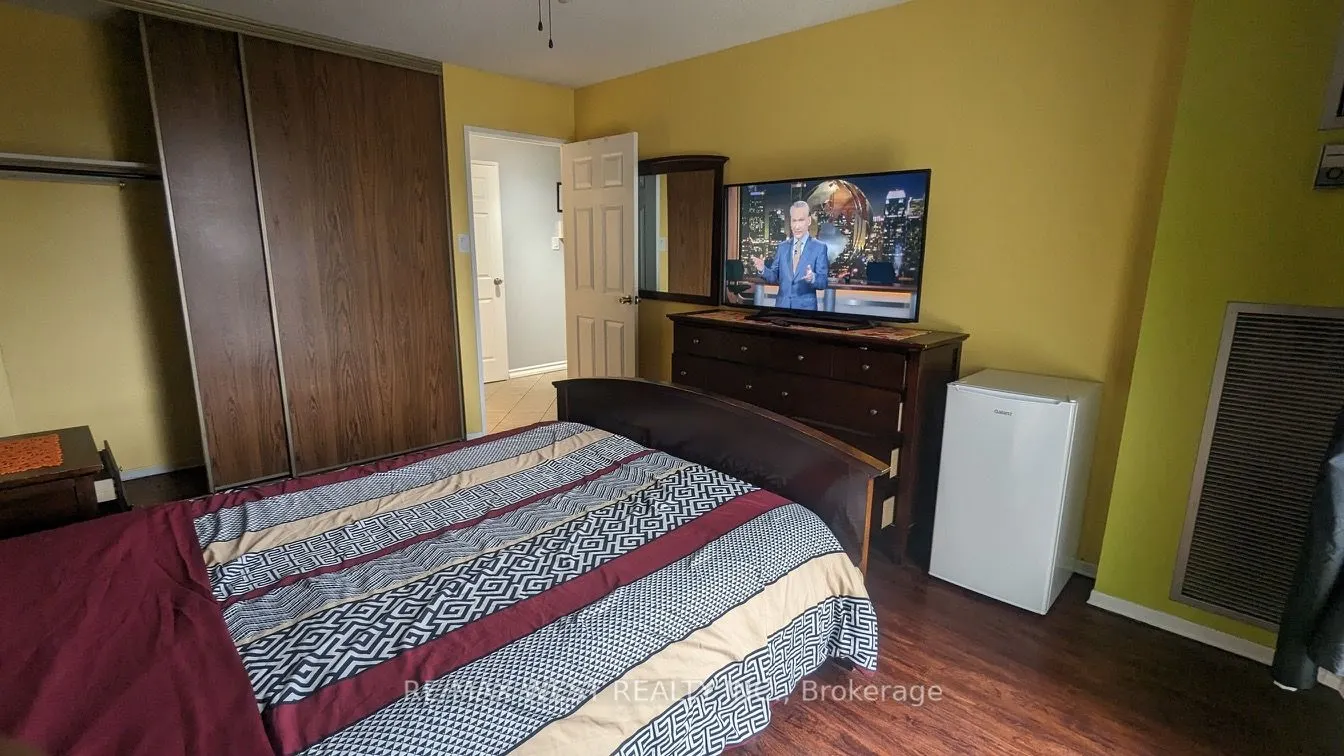 21 Knightsbridge Road #407