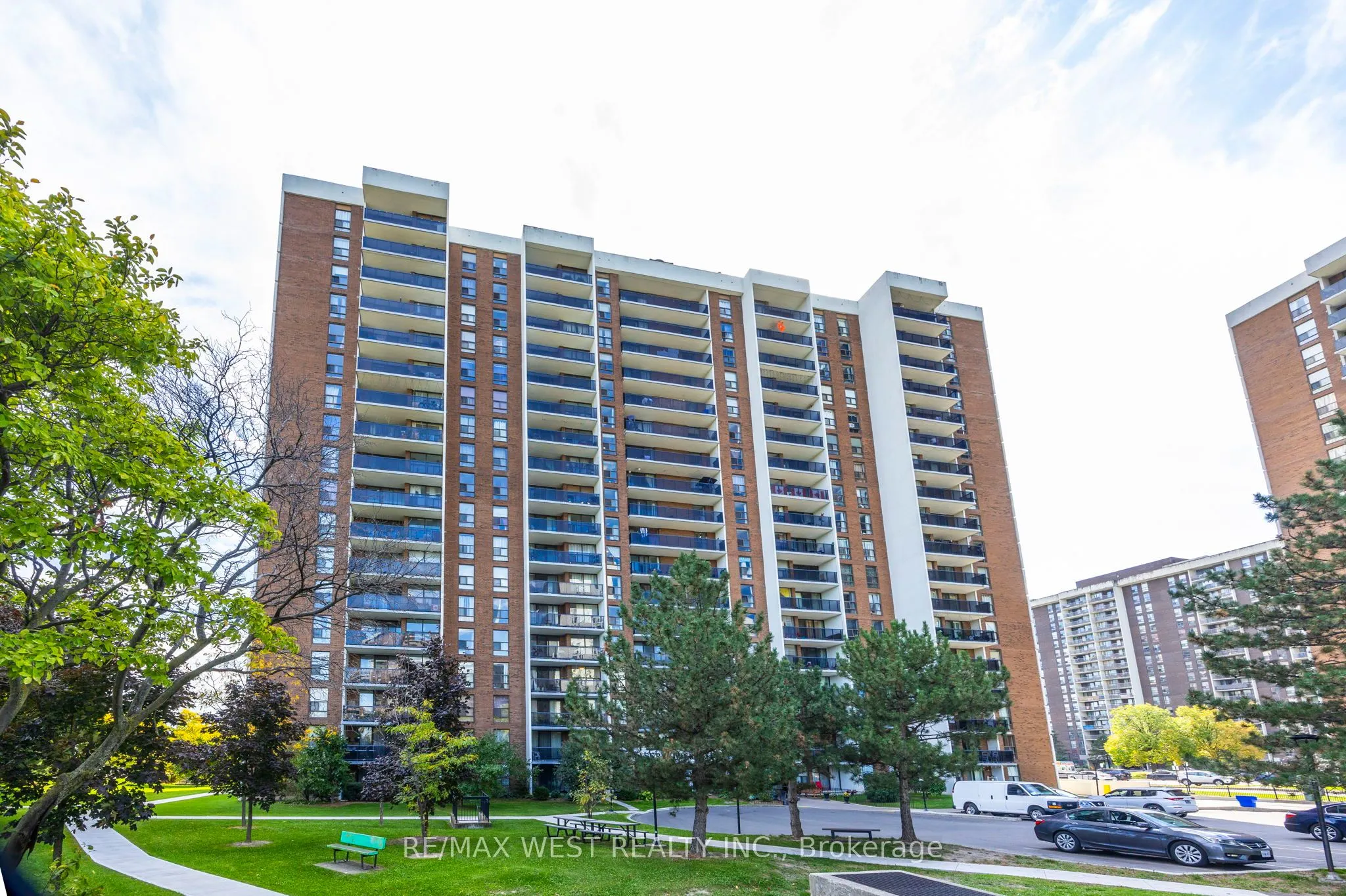 21 Knightsbridge Road #407
