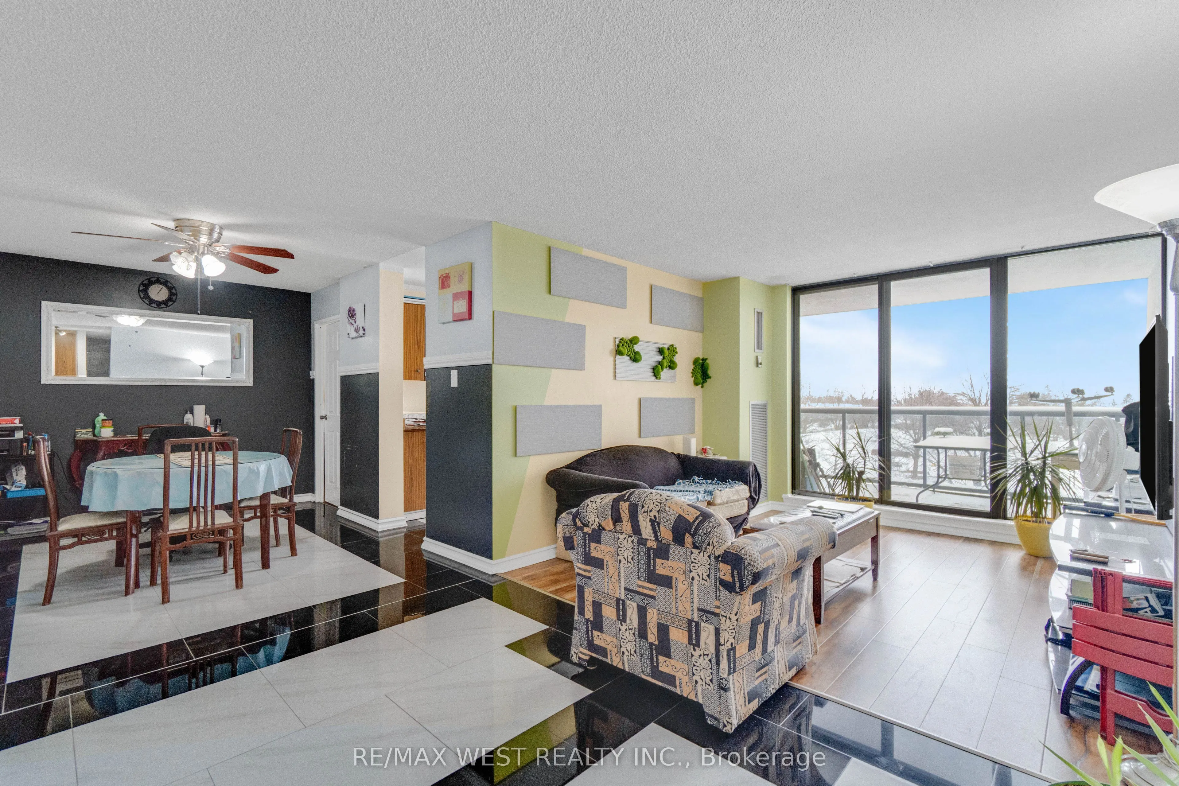 21 Knightsbridge Road #407