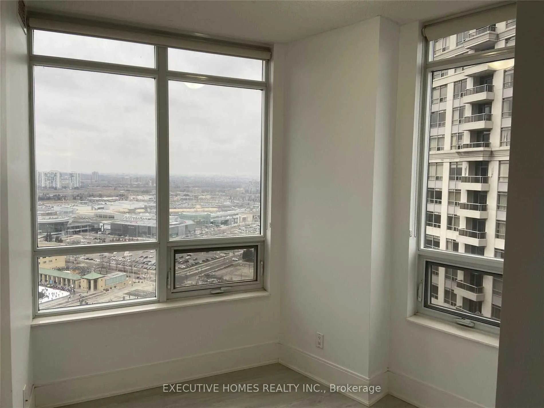 330 Burnhamthorpe Road #2707