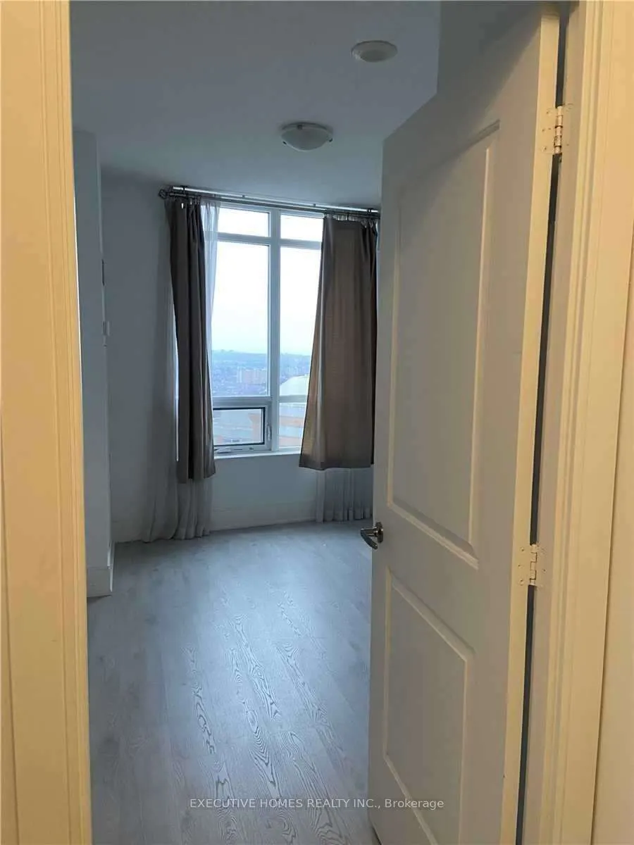 330 Burnhamthorpe Road #2707