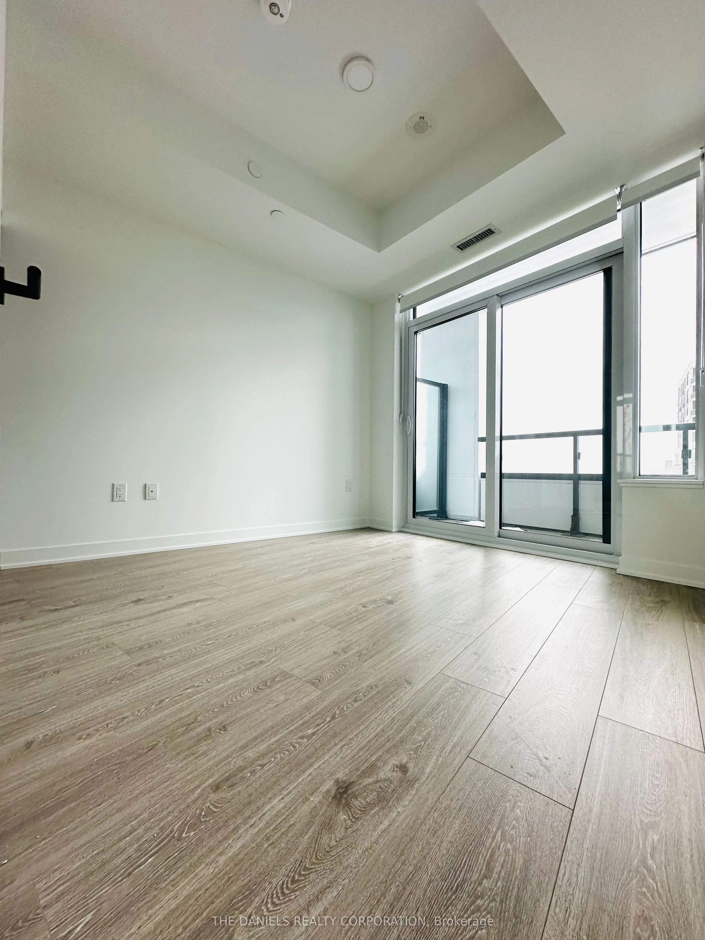 2495 Eglinton Avenue W #913