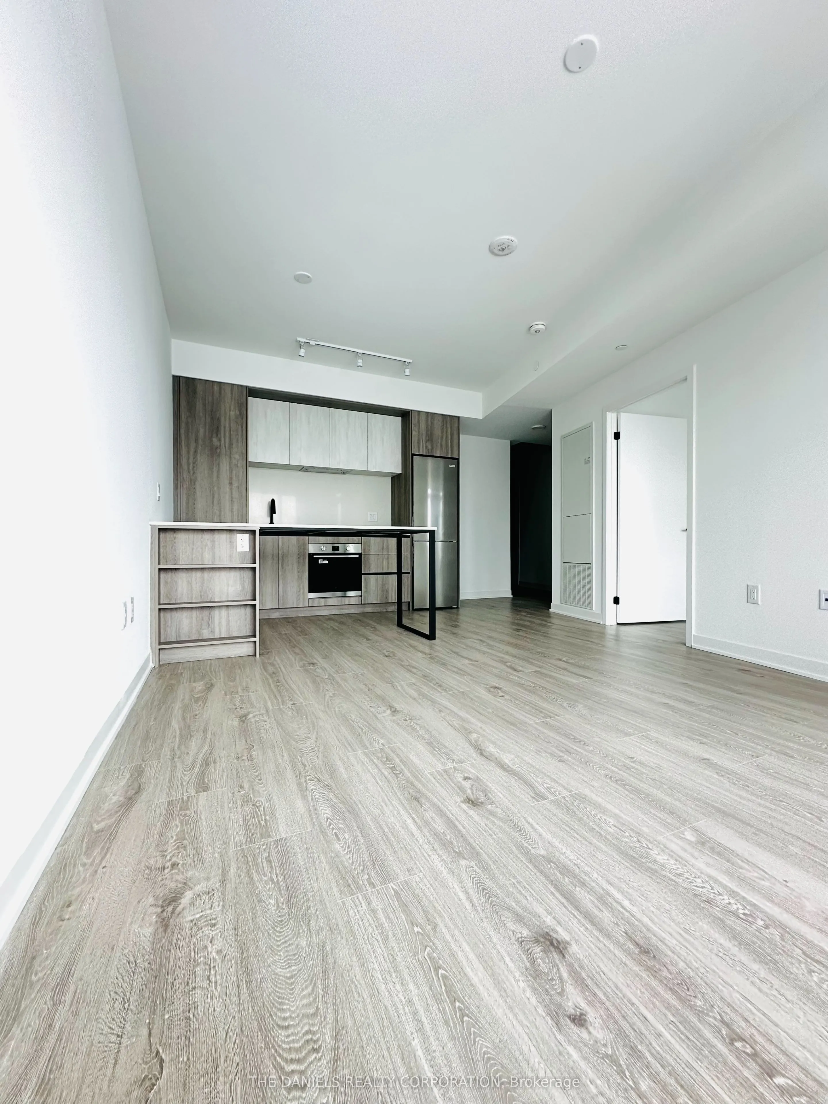 2495 Eglinton Avenue W #913