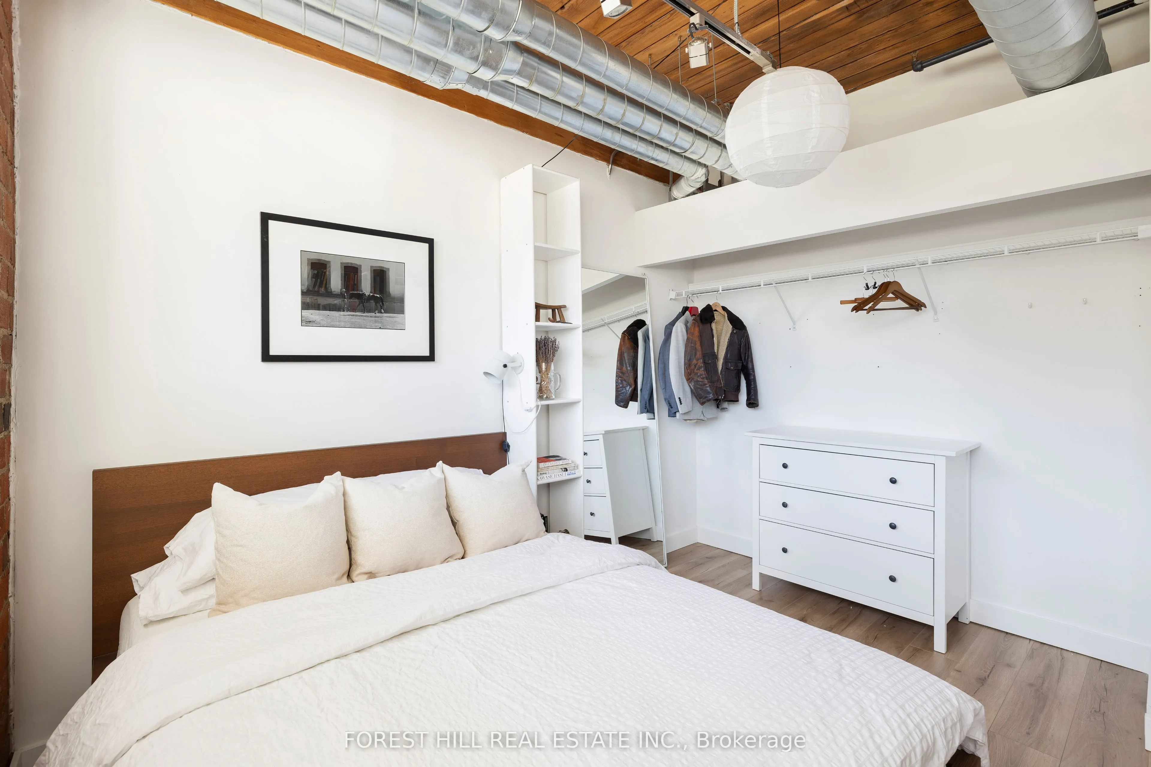 2154 Dundas Street W #105
