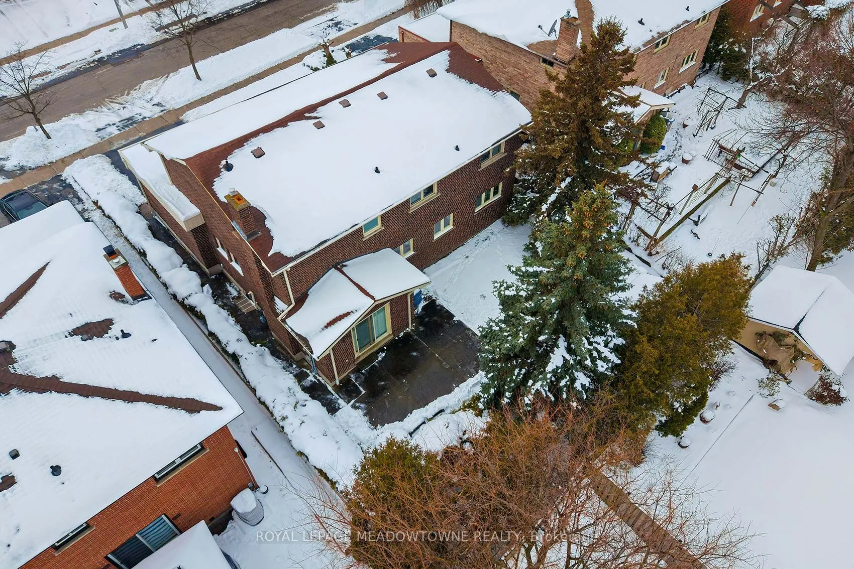 2529 Claymore Crescent