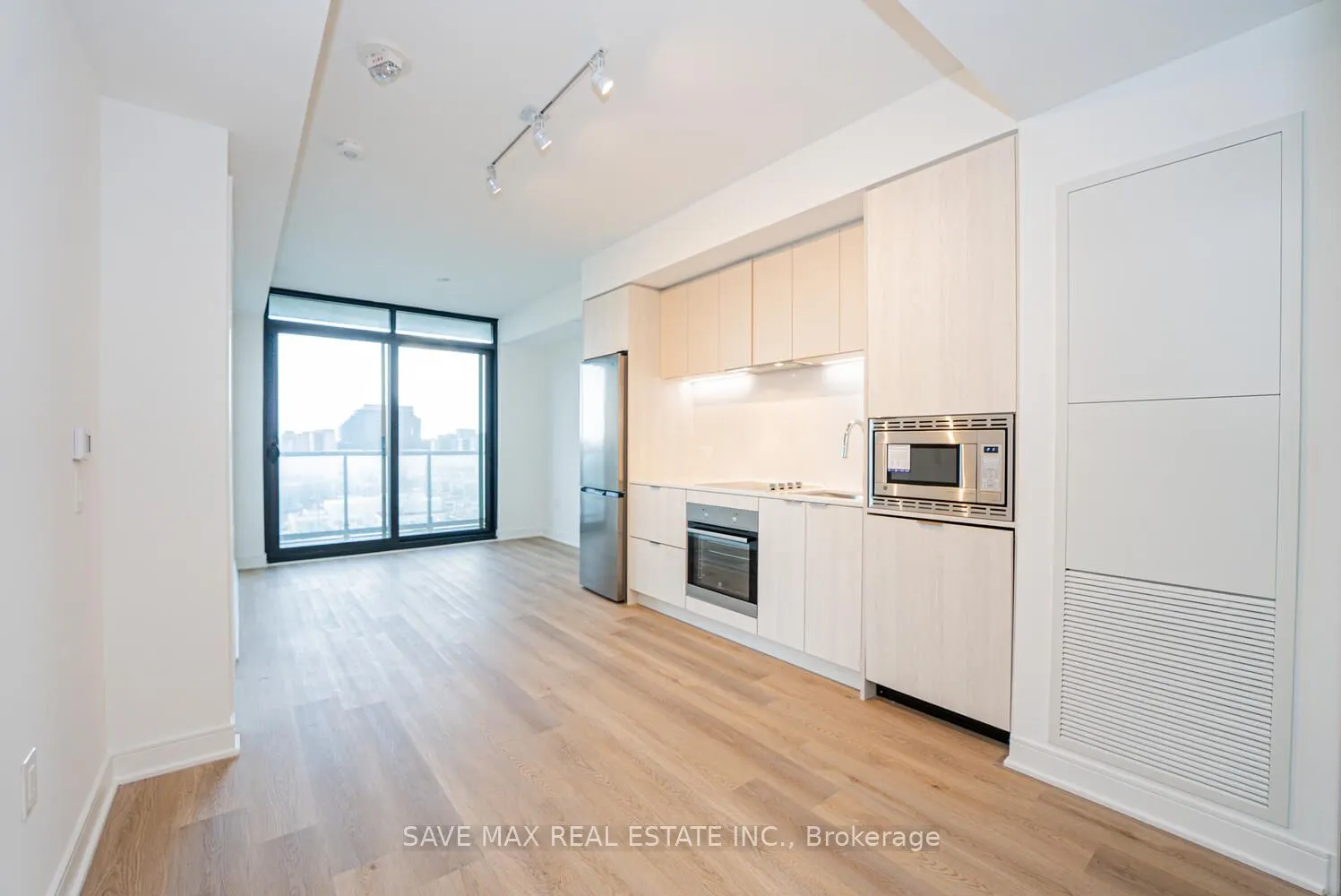 86 Dundas Street E #916