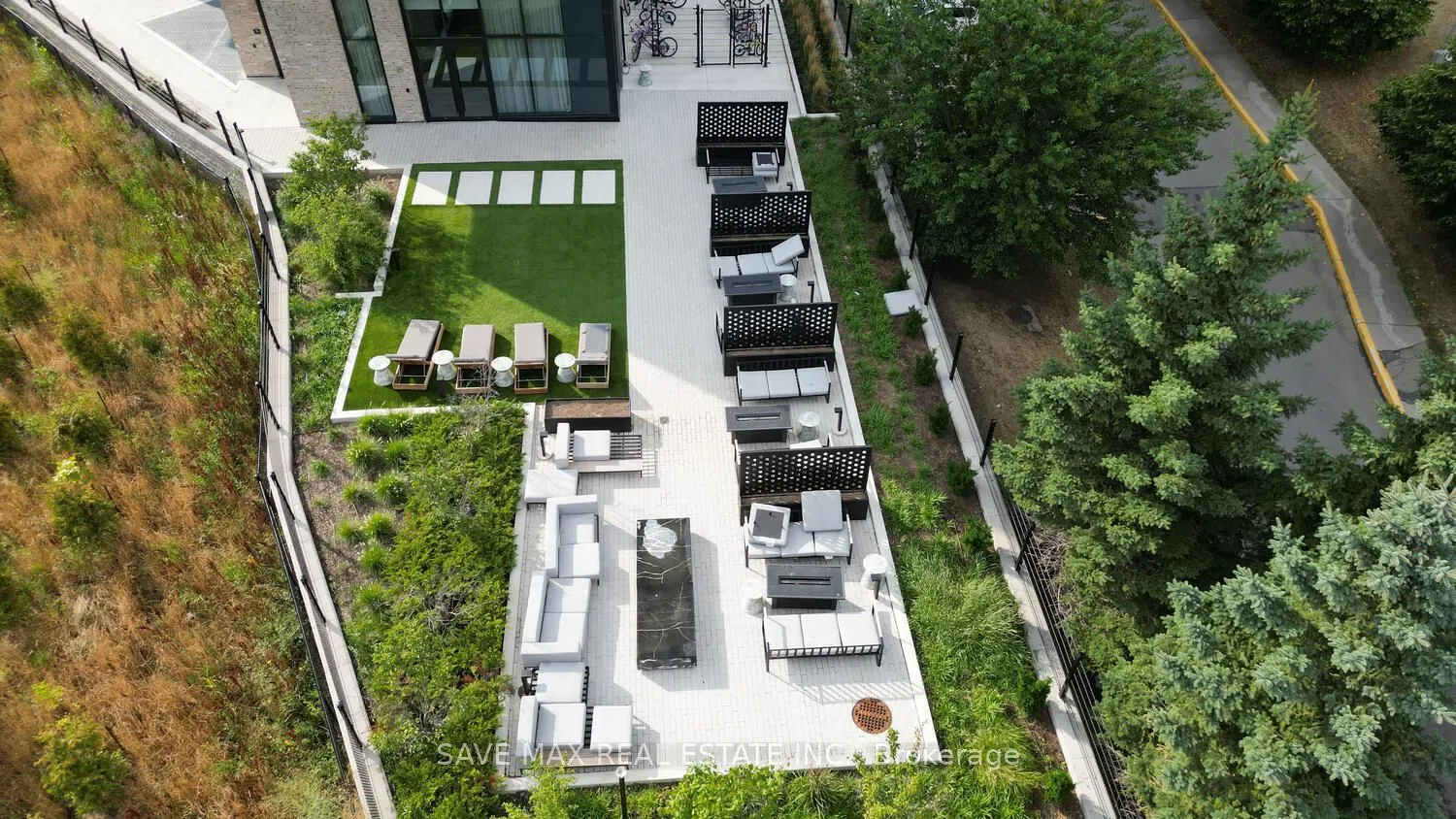 86 Dundas Street E #916