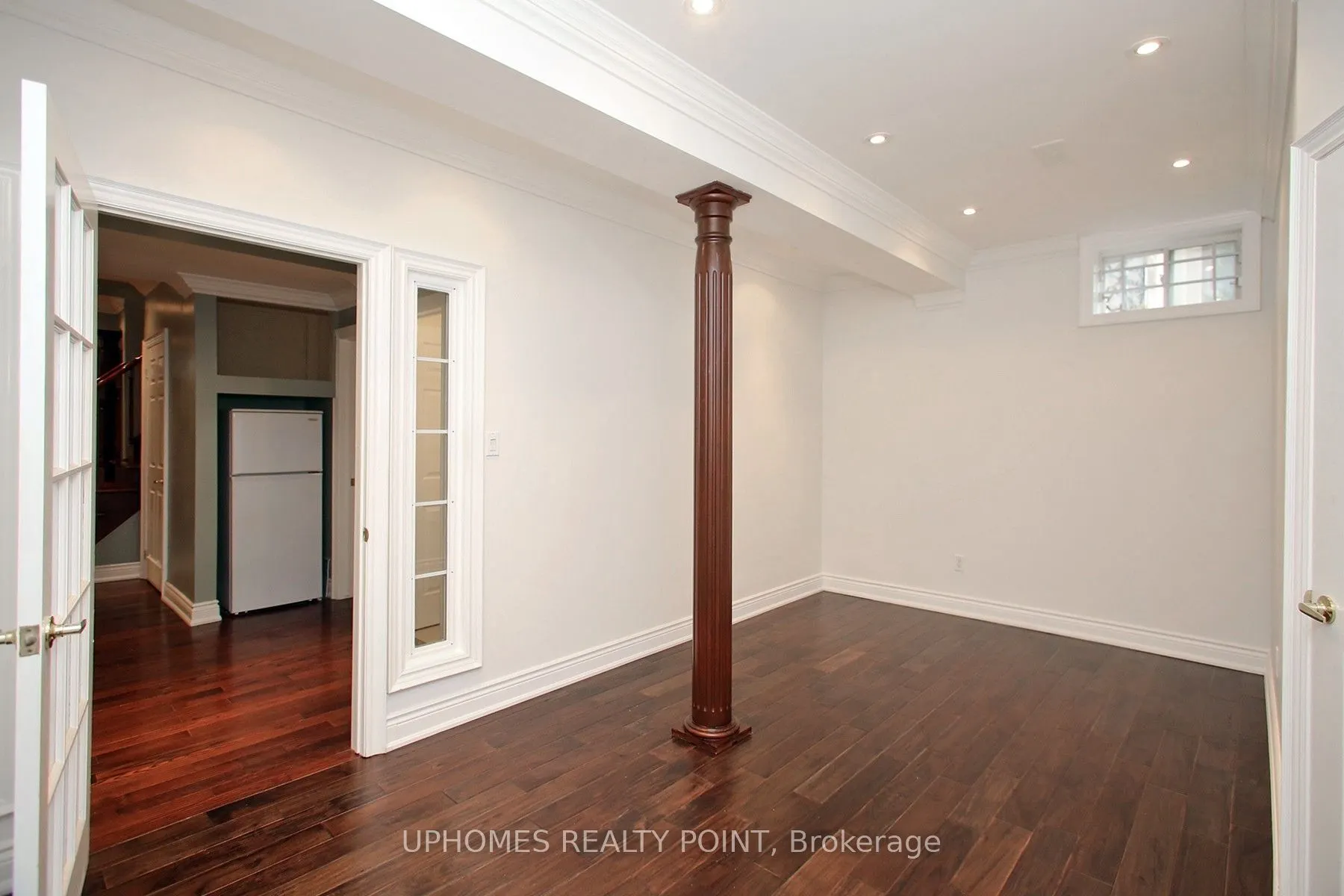 549 Renshaw Court