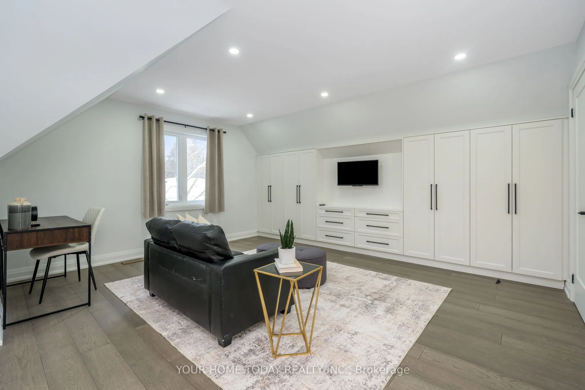 27 Chantelay Crescent