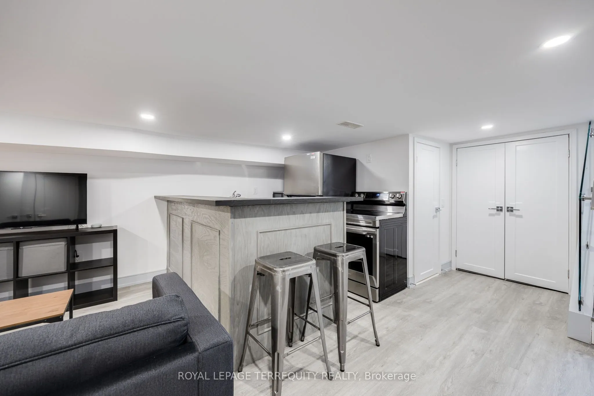 668 Indian Road #Bsmt