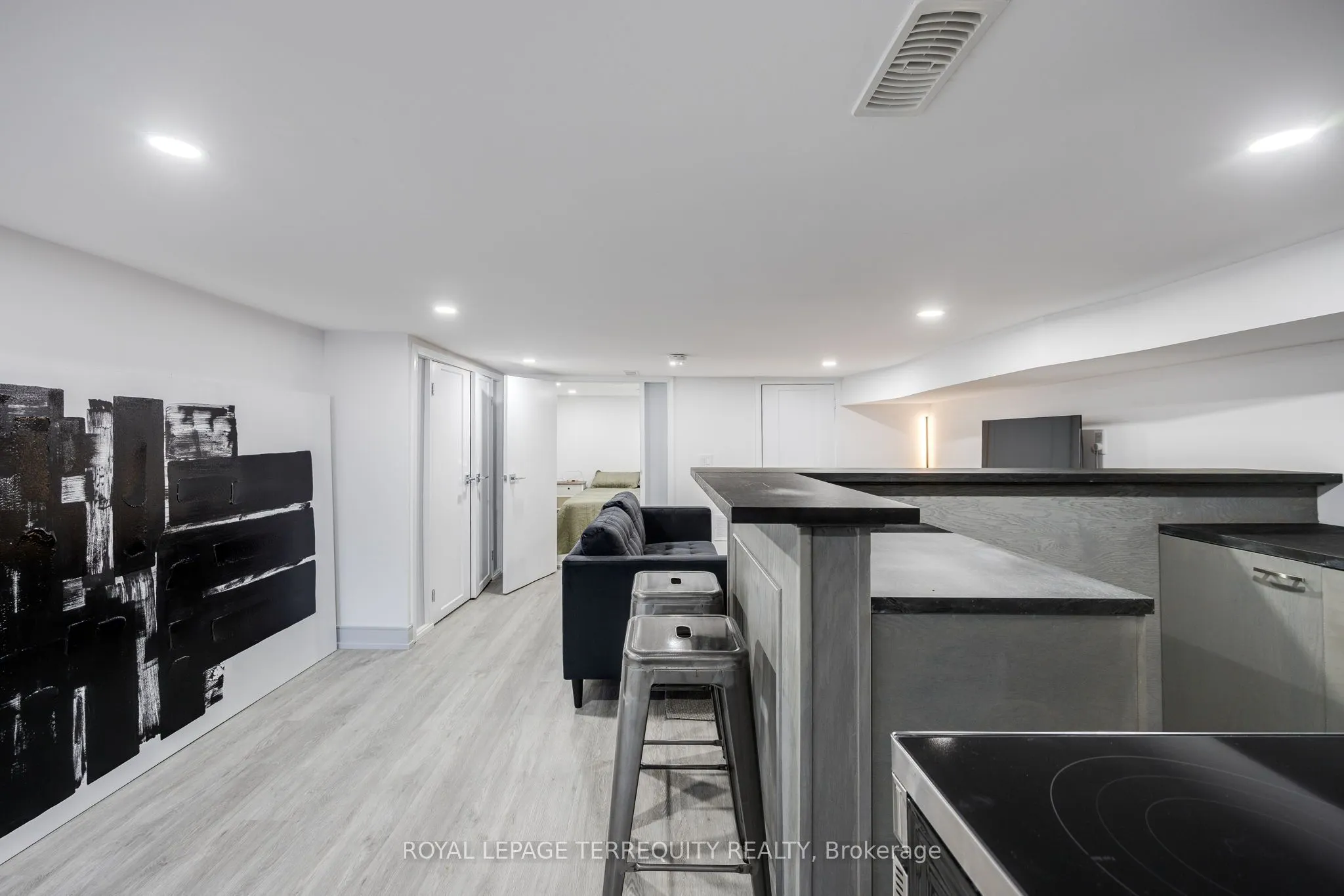 668 Indian Road #Bsmt