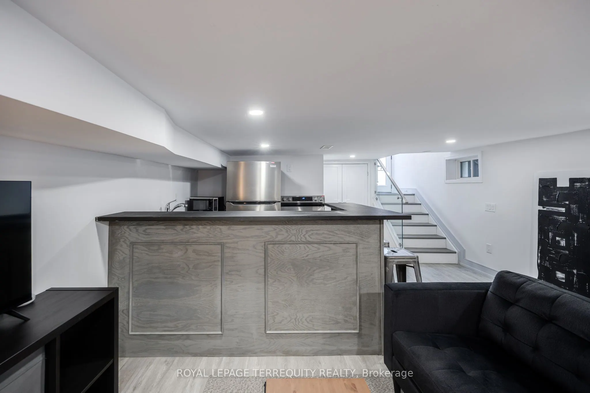 668 Indian Road #Bsmt