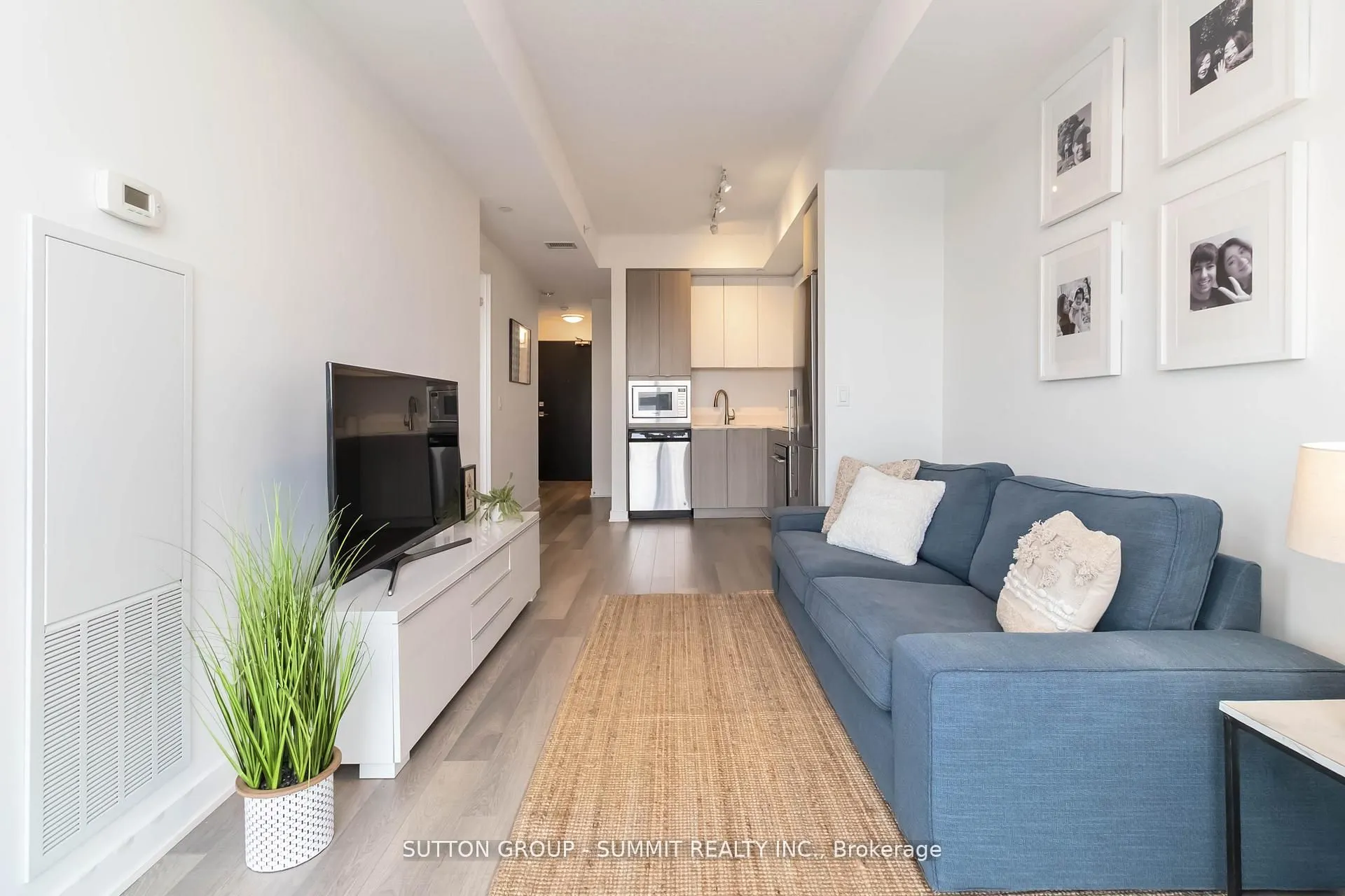 5220 Dundas Street #D422