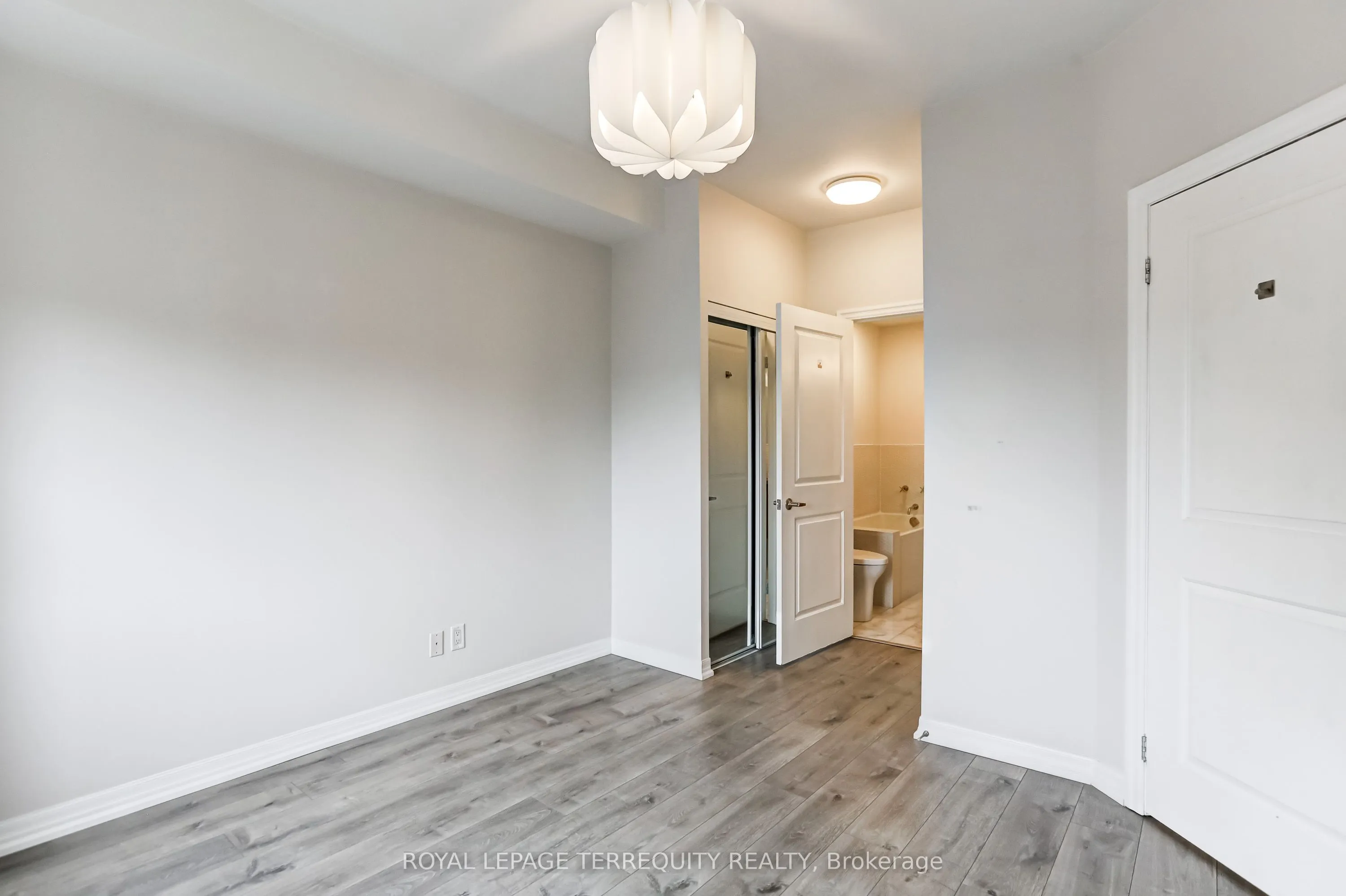 245 Dalesford Road #422