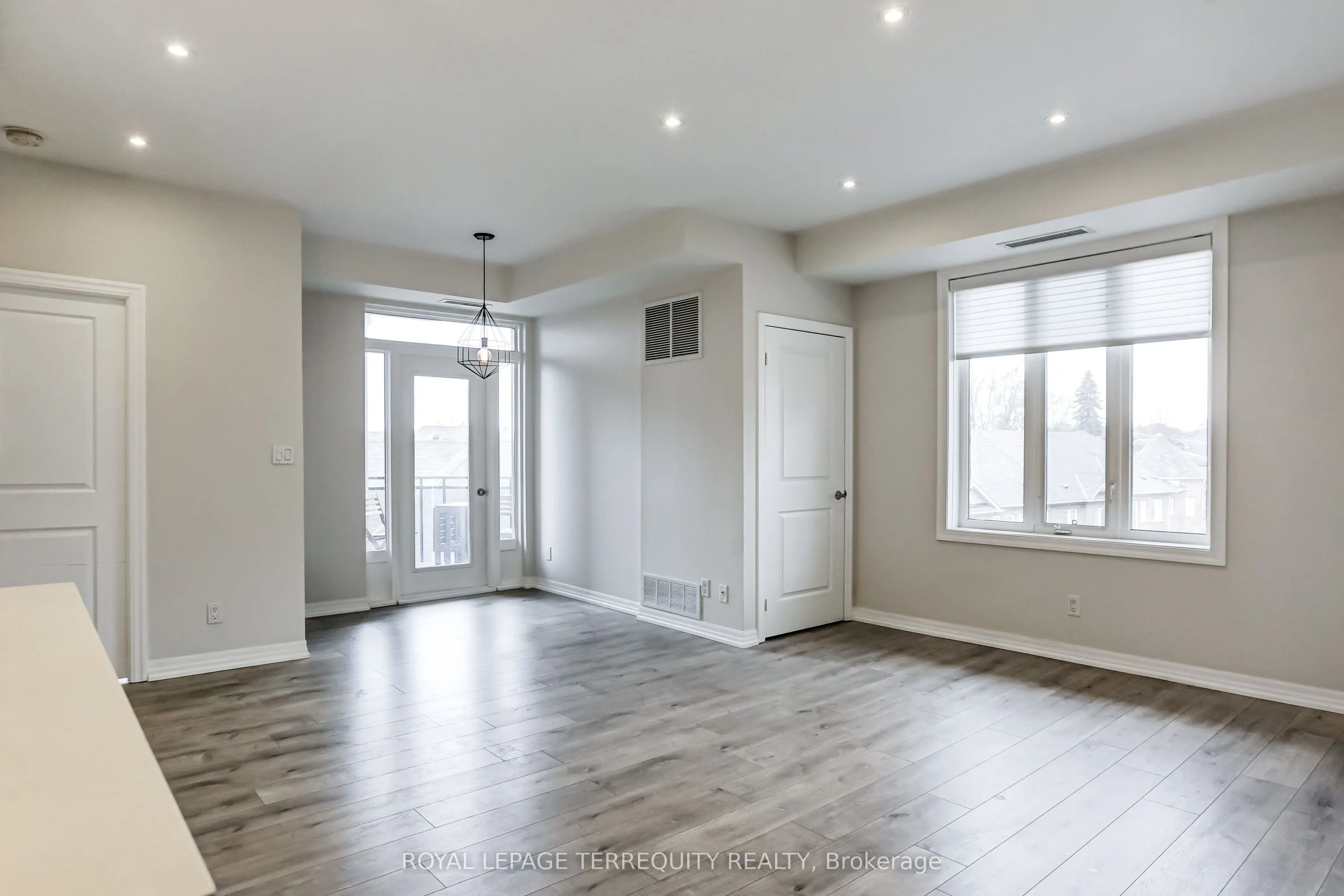 245 Dalesford Road #422