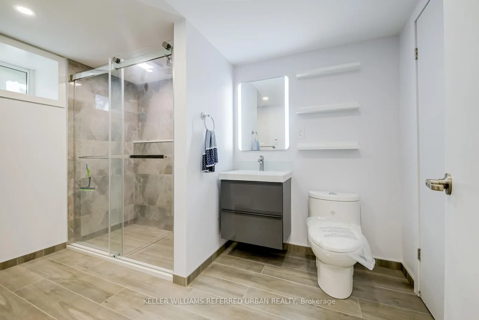 2556 Lake Shore Boulevard W #Lower