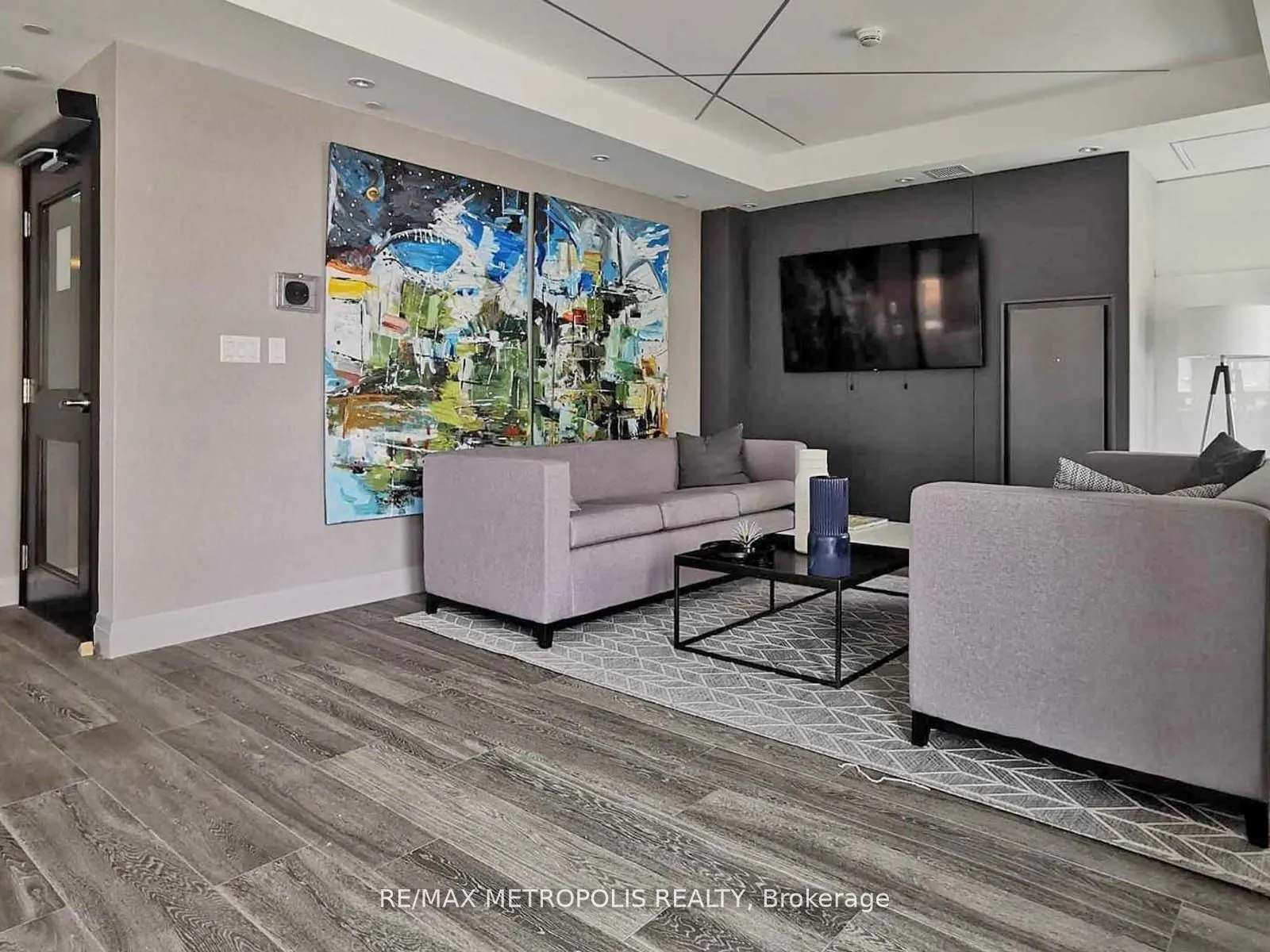 200 Lagerfeld Drive #401