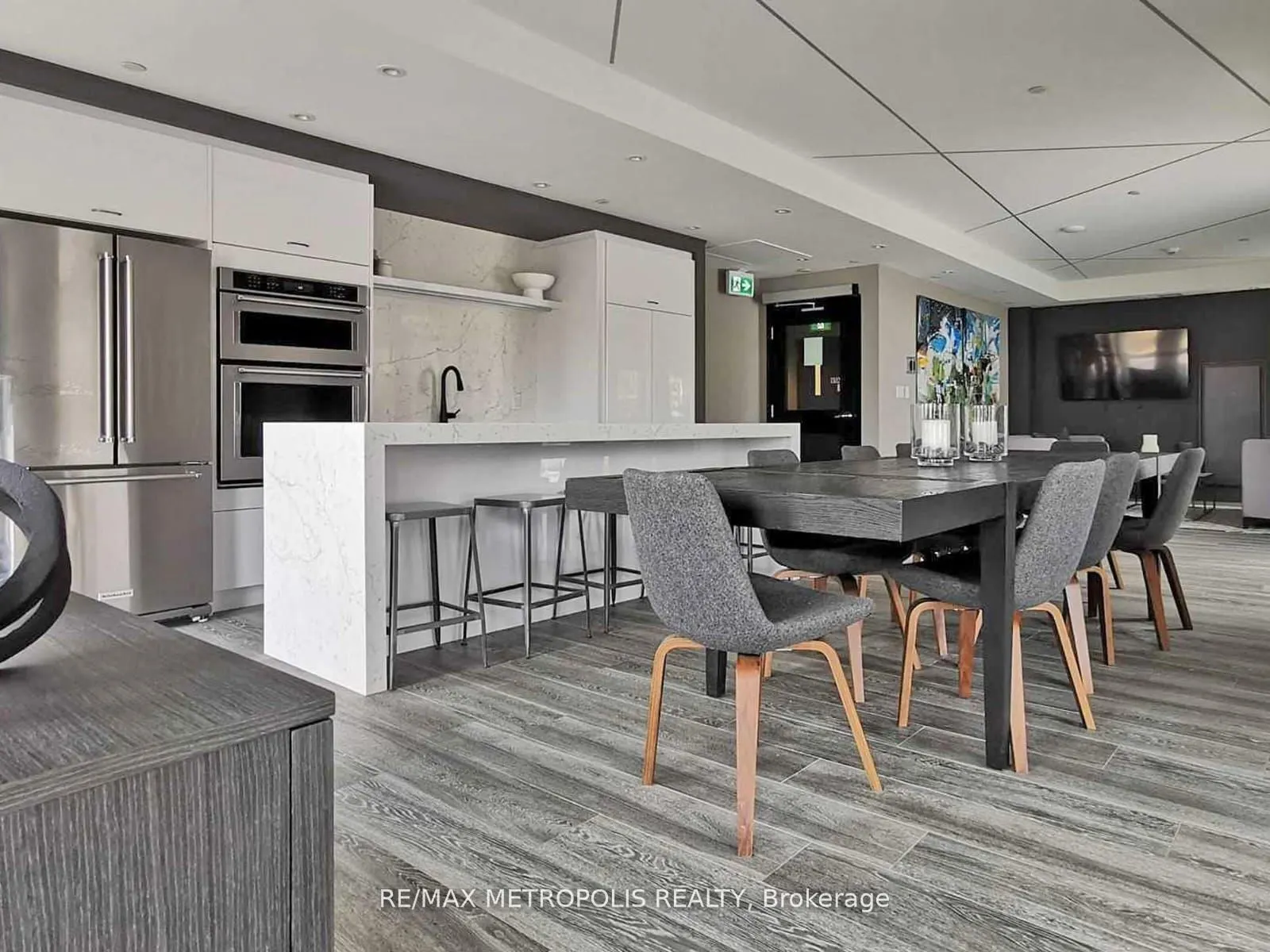 200 Lagerfeld Drive #401