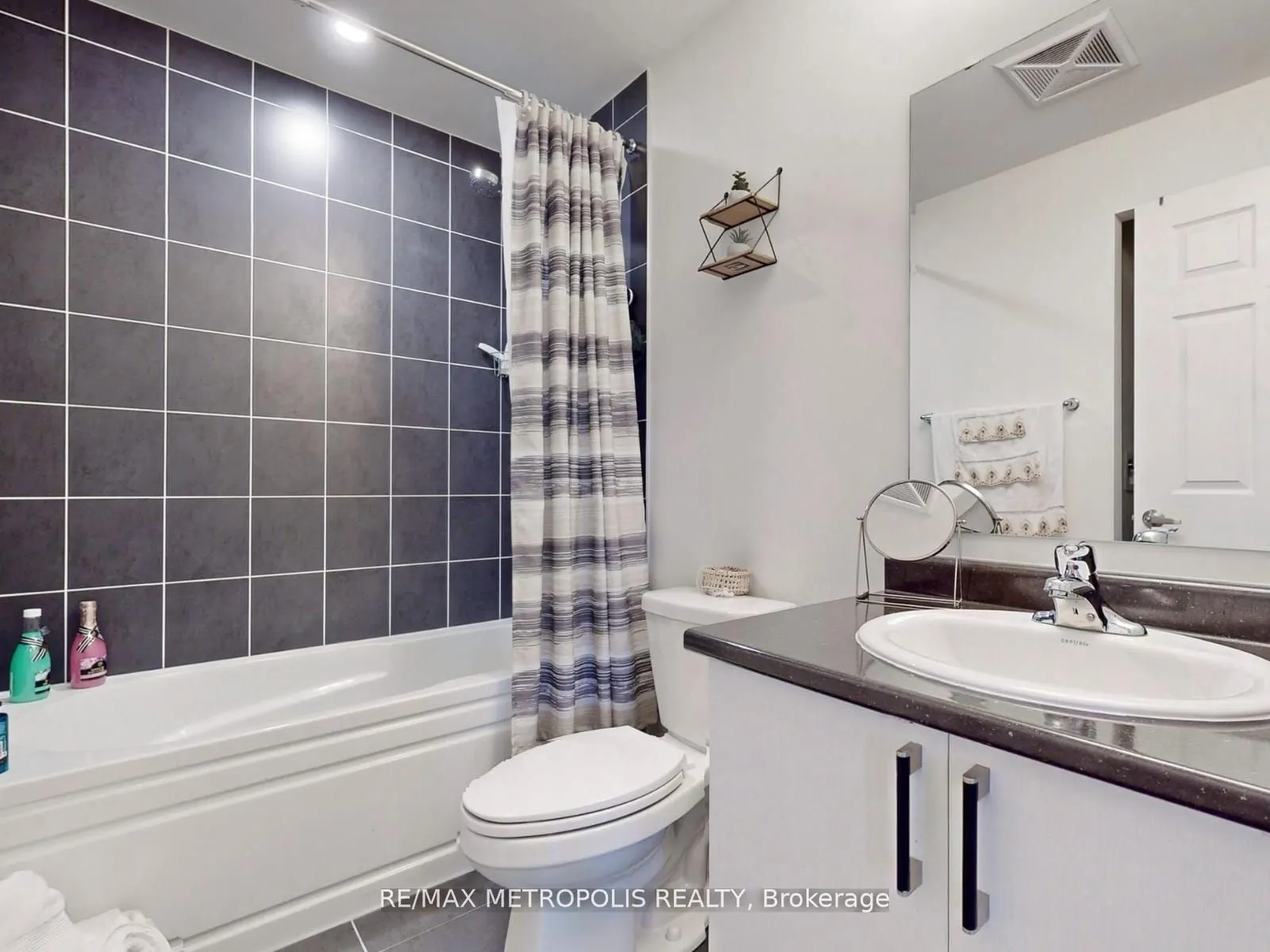 200 Lagerfeld Drive #401
