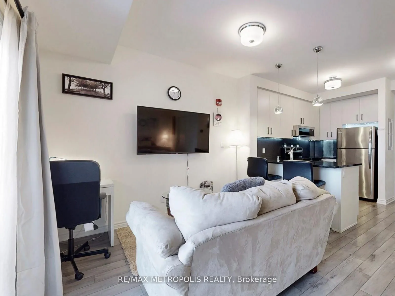 200 Lagerfeld Drive #401