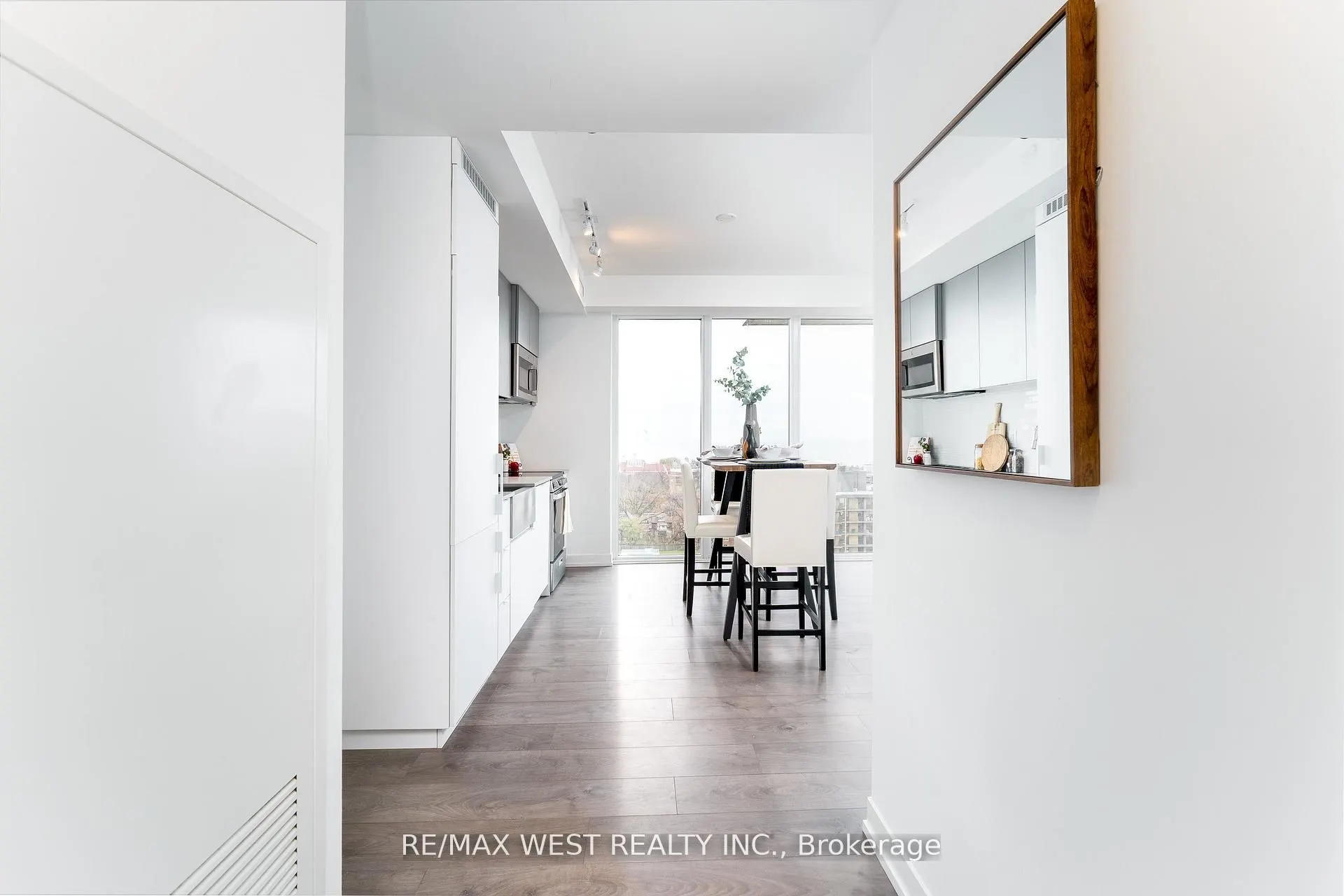 270 Dufferin Street W #1207