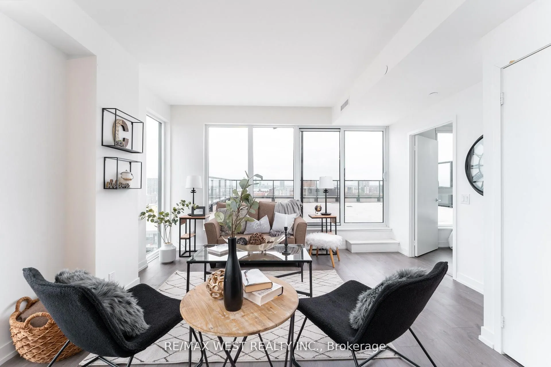 270 Dufferin Street W #1207