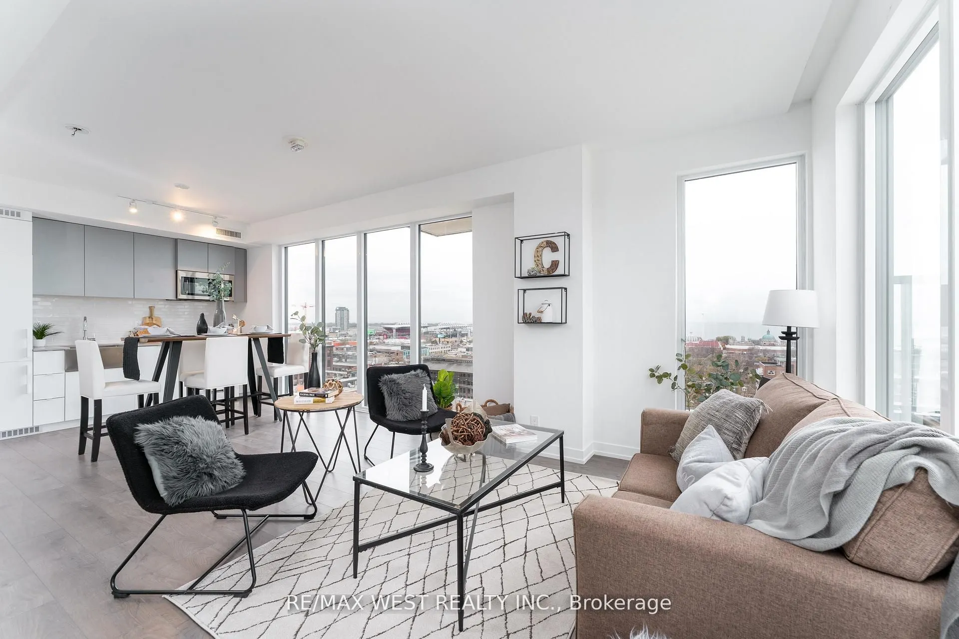 270 Dufferin Street W #1207