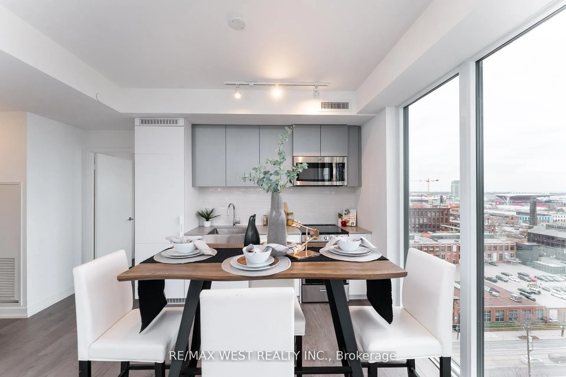 270 Dufferin Street W #1207