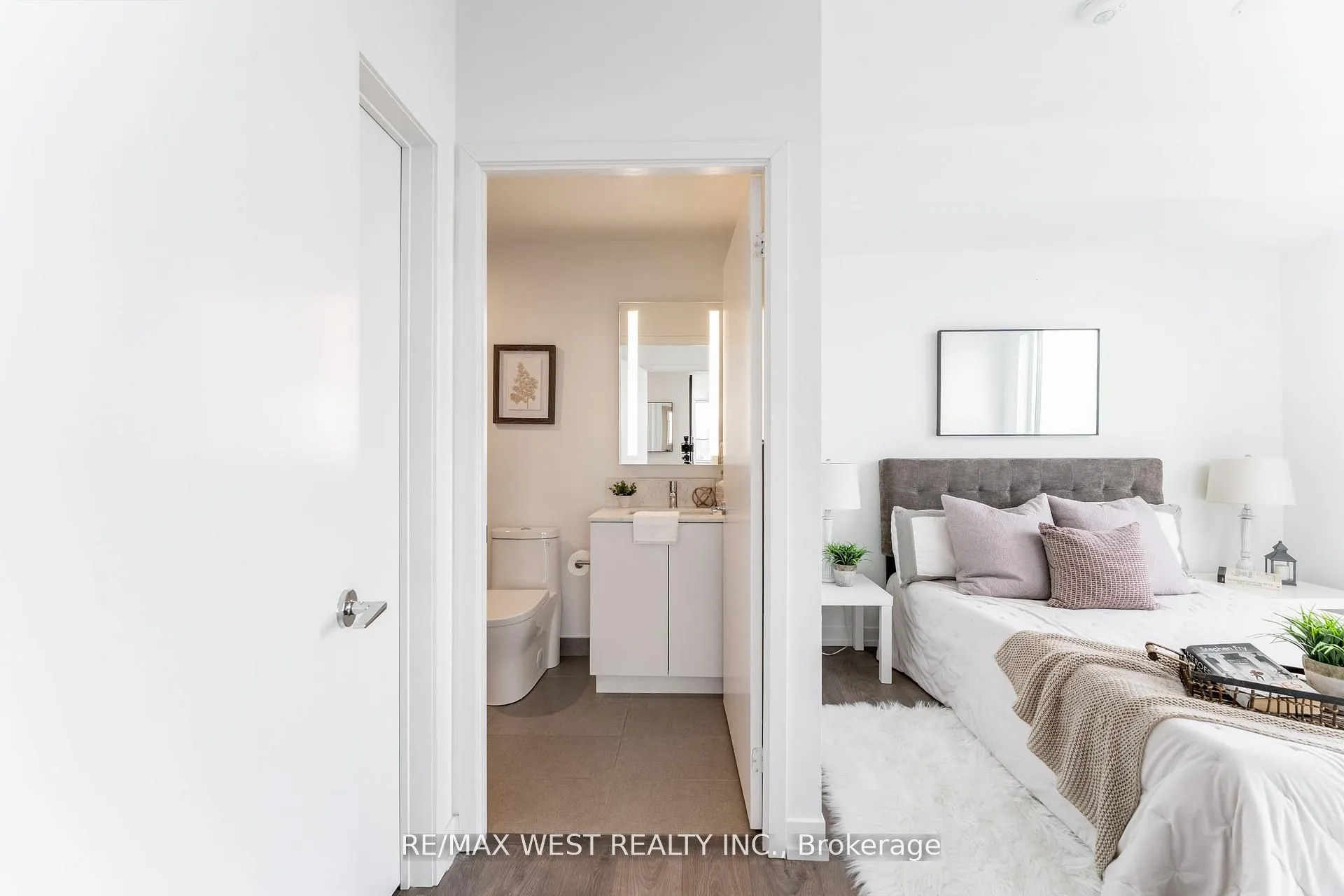 270 Dufferin Street W #1207