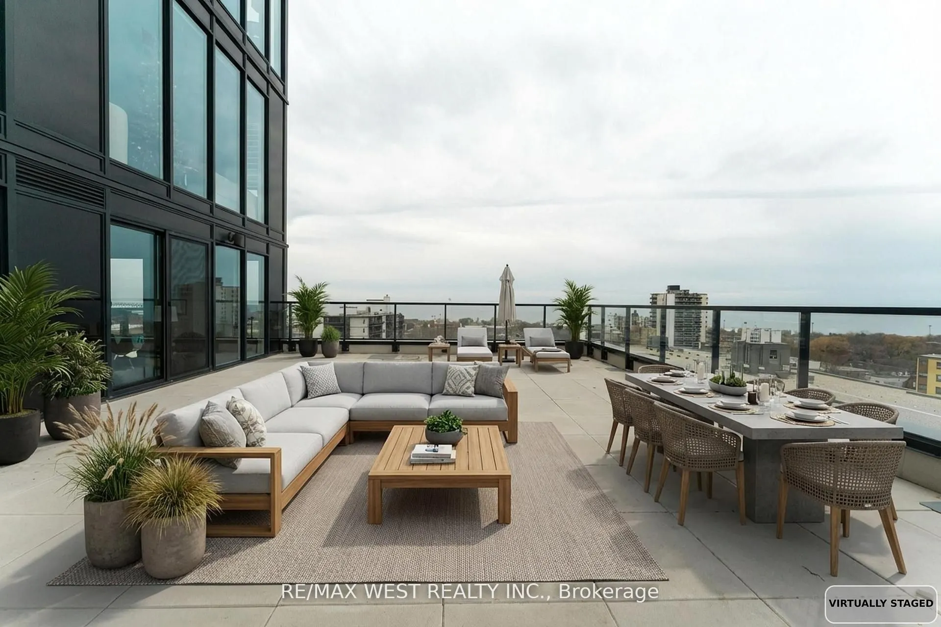 270 Dufferin Street W #1207