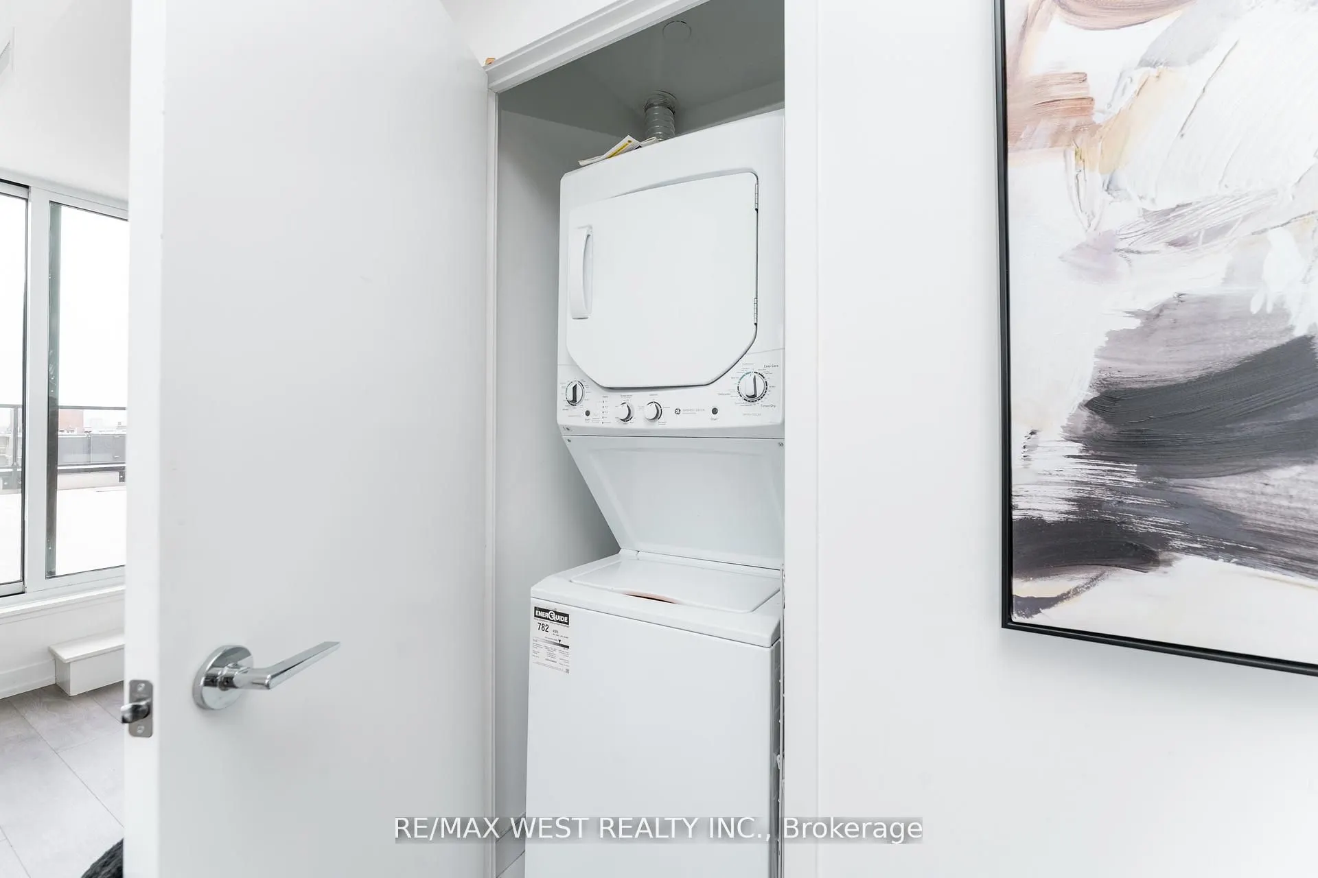 270 Dufferin Street W #1207