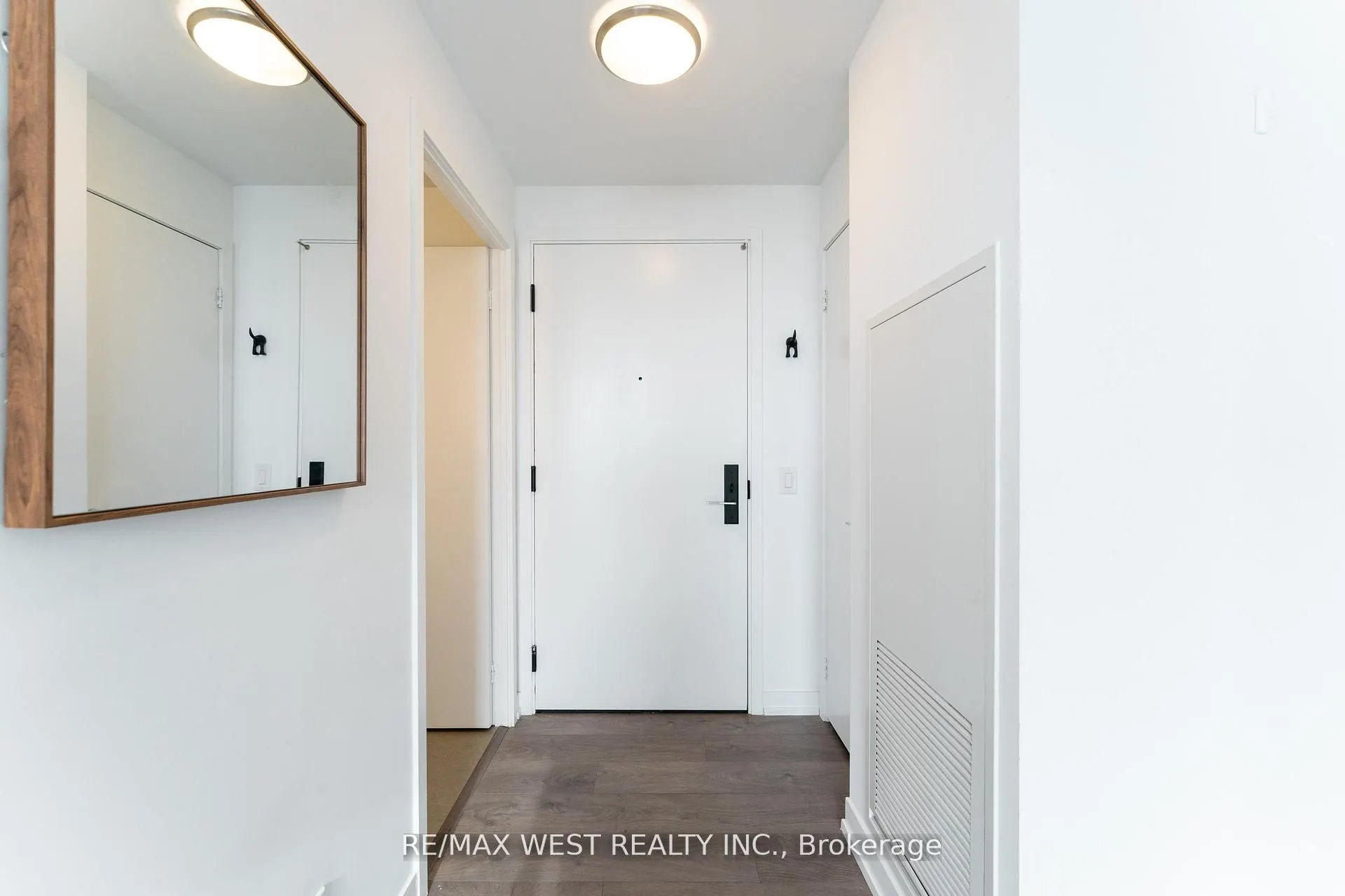 270 Dufferin Street W #1207