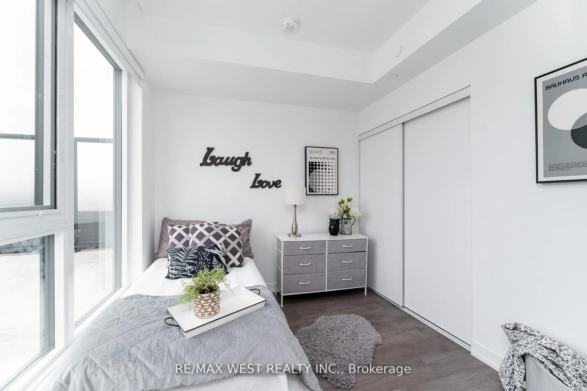 270 Dufferin Street W #1207