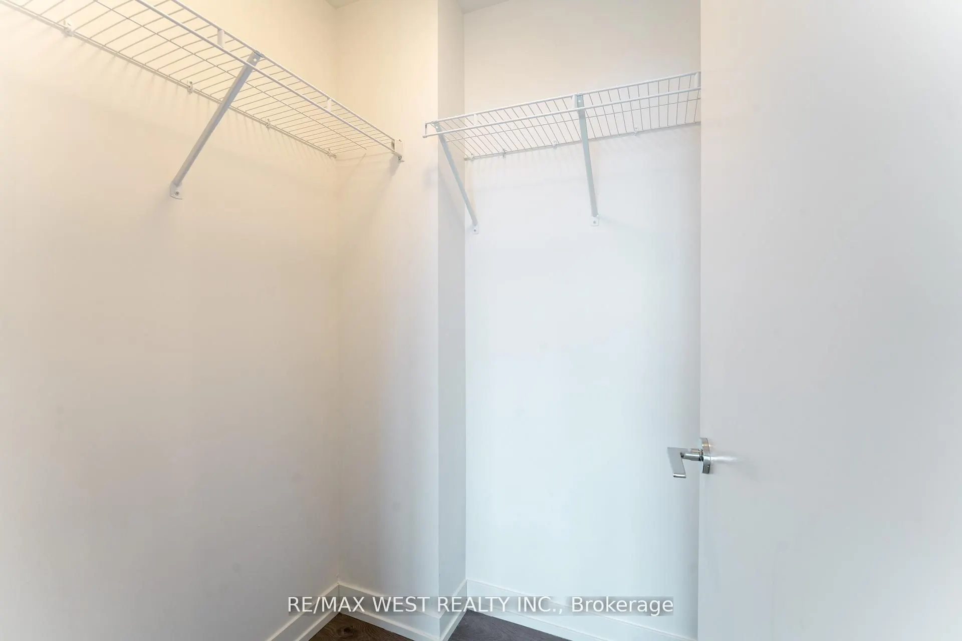 270 Dufferin Street W #1207