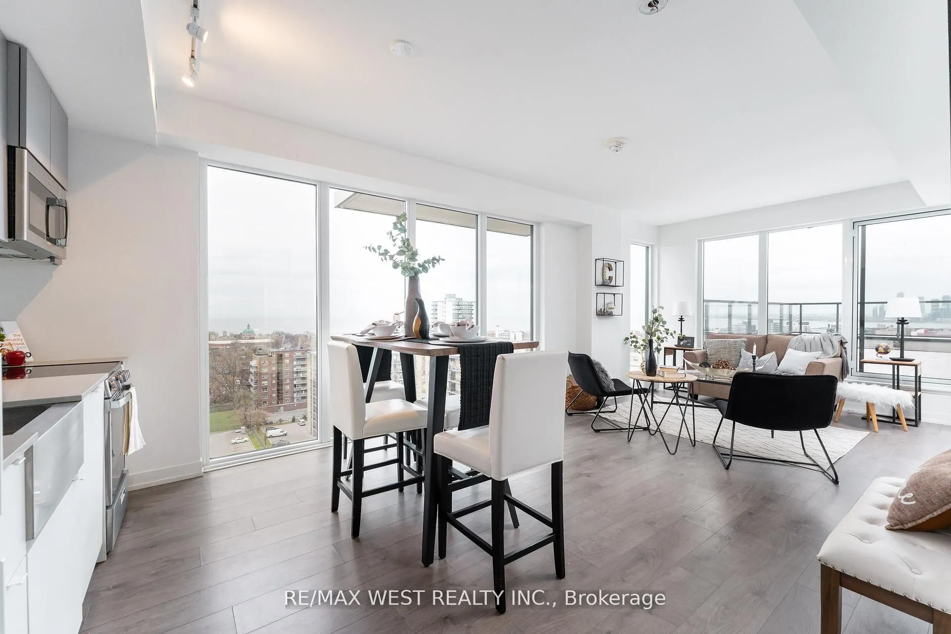 270 Dufferin Street W #1207