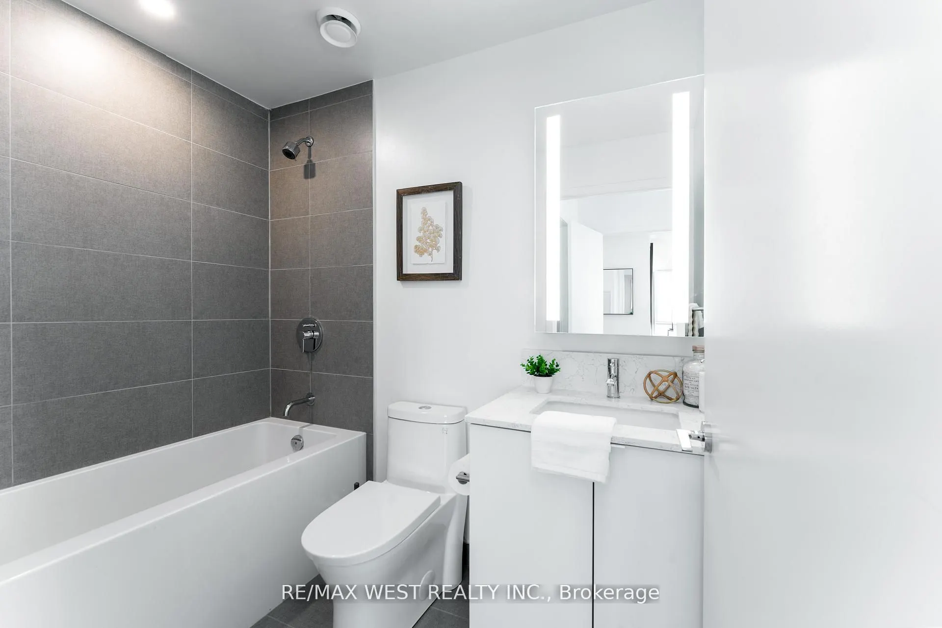 270 Dufferin Street W #1207