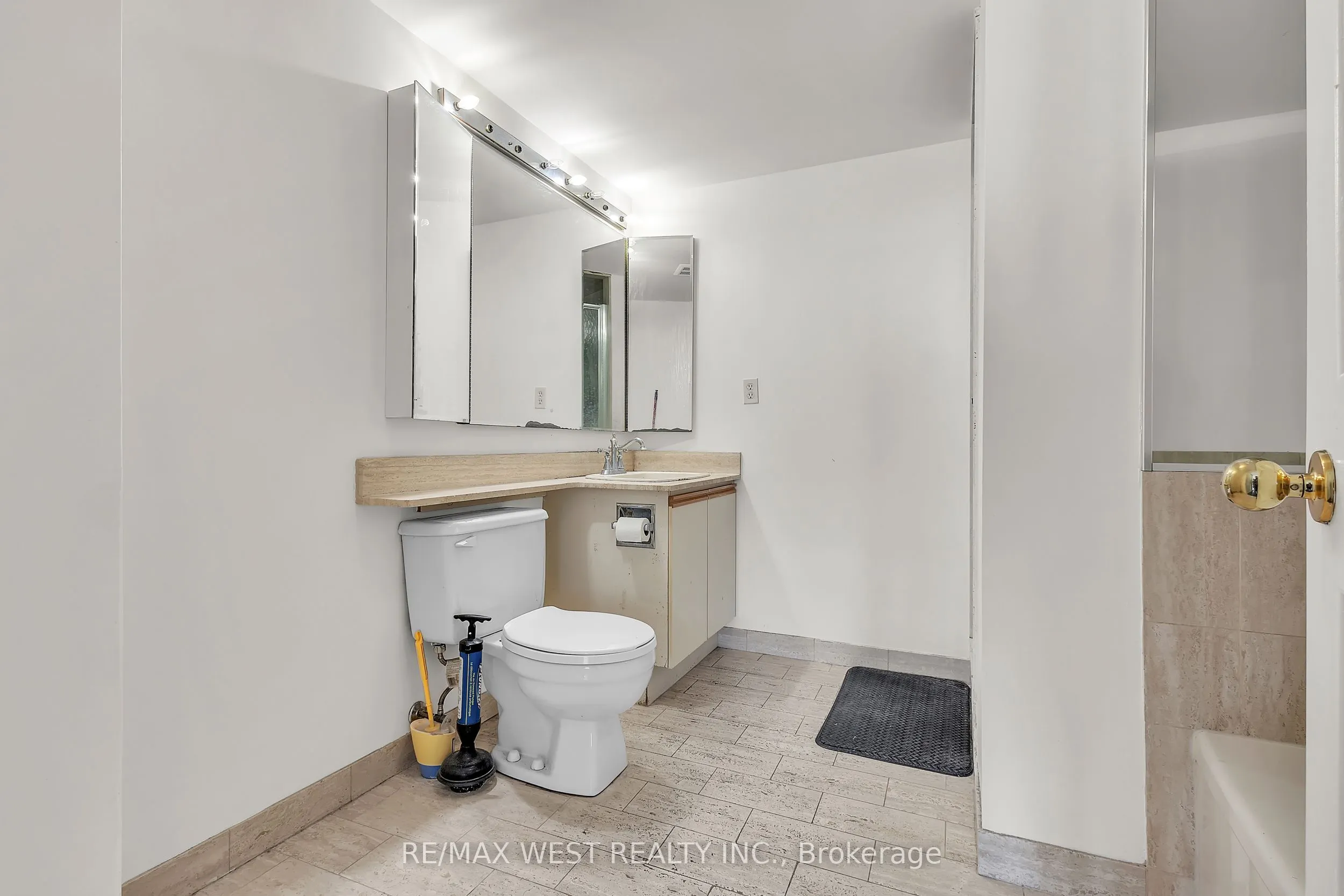 100 County Court Boulevard #1107