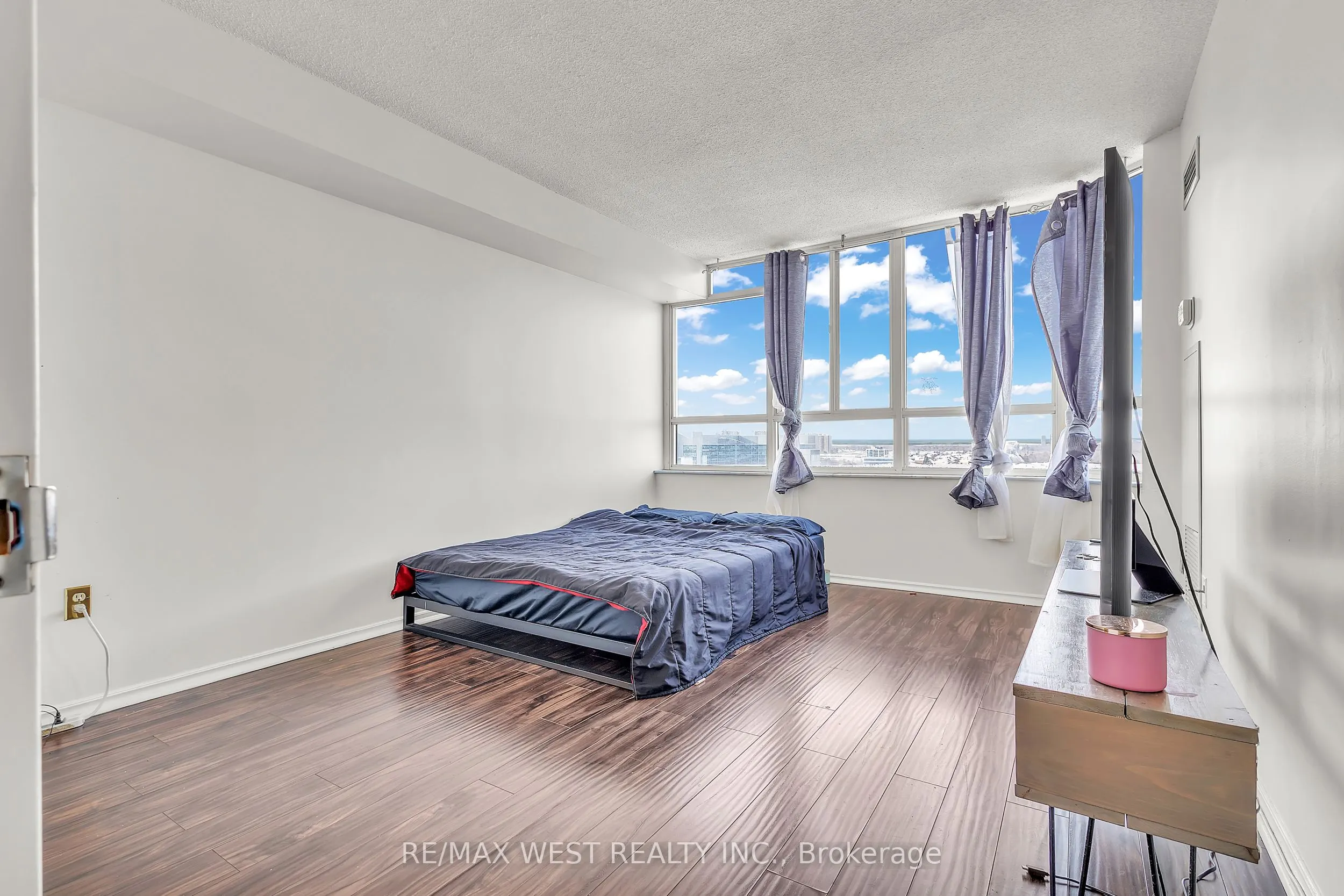 100 County Court Boulevard #1107