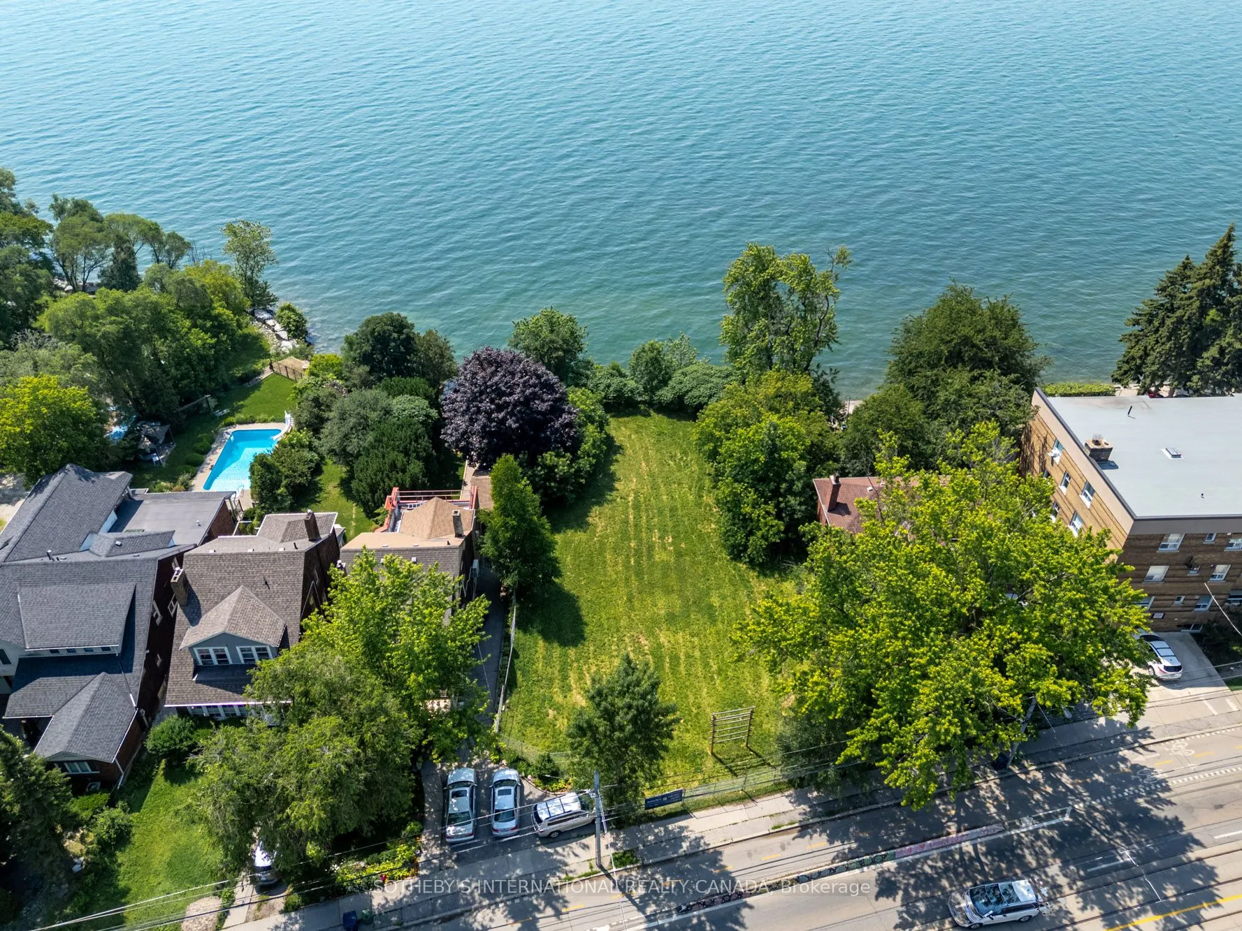 2685 Lake Shore Boulevard W