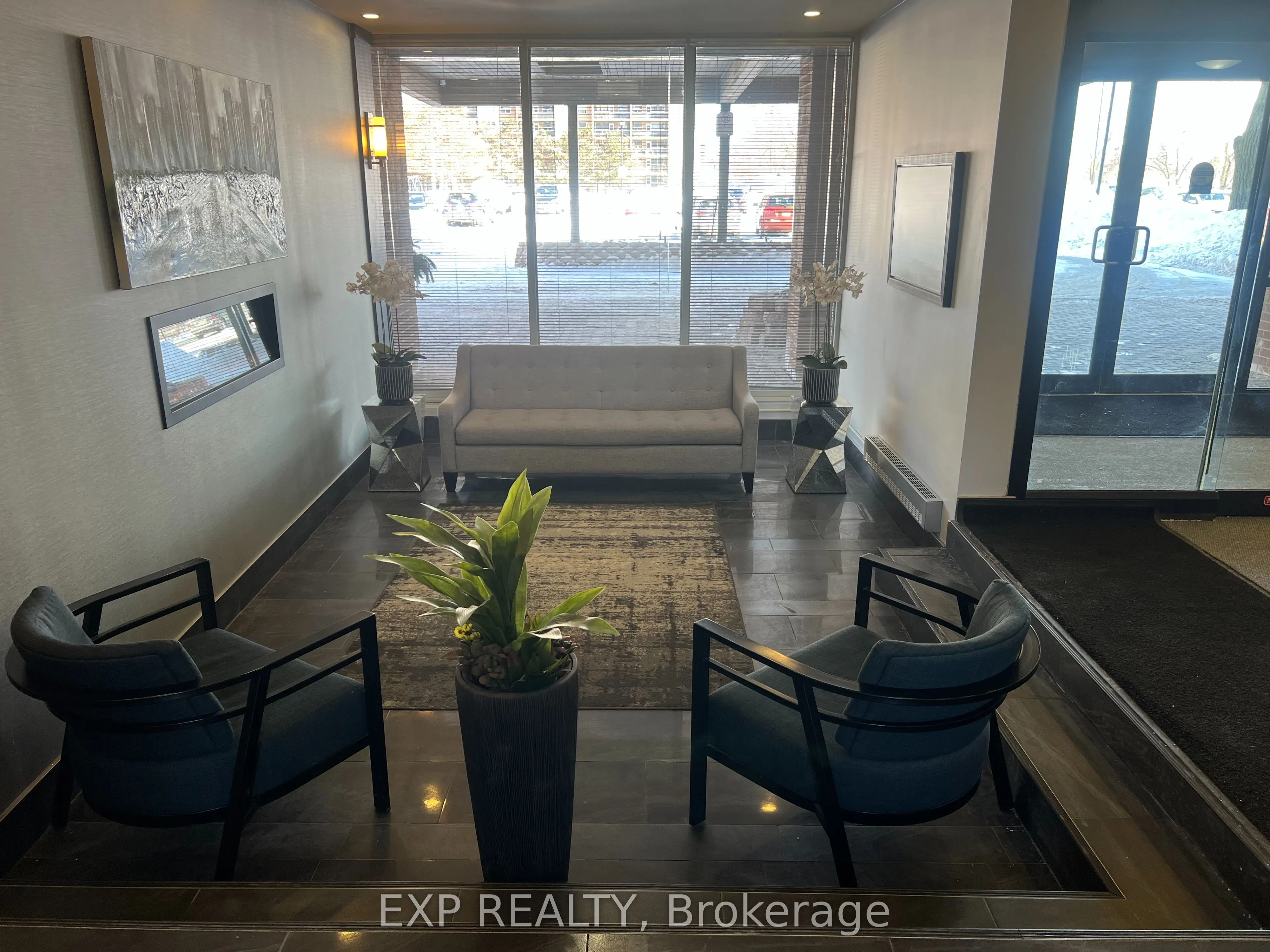 1660 Bloor Street #208