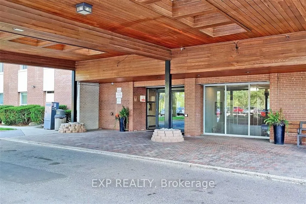 1660 Bloor Street #208