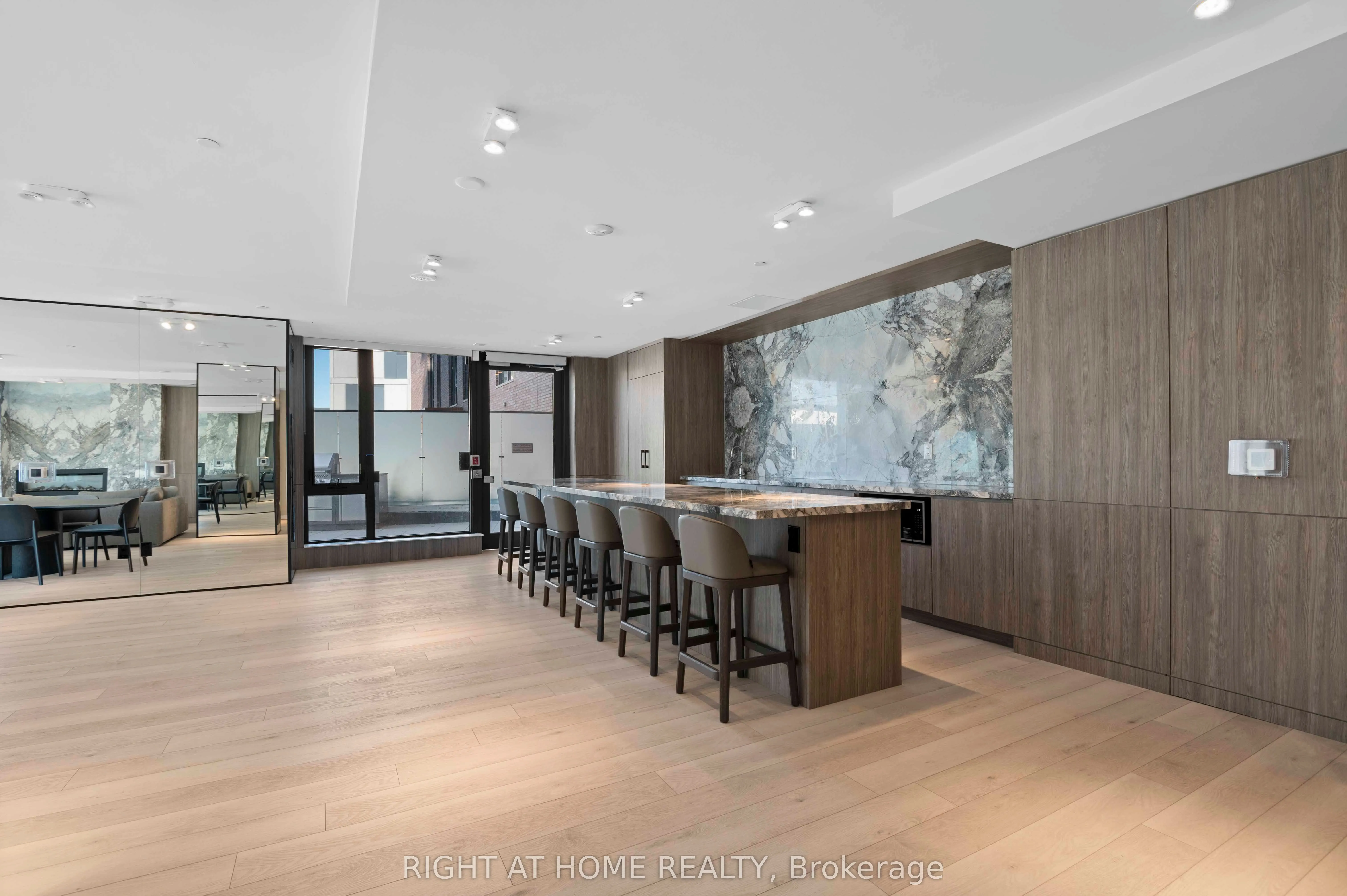 220 Missinnihe Way #403
