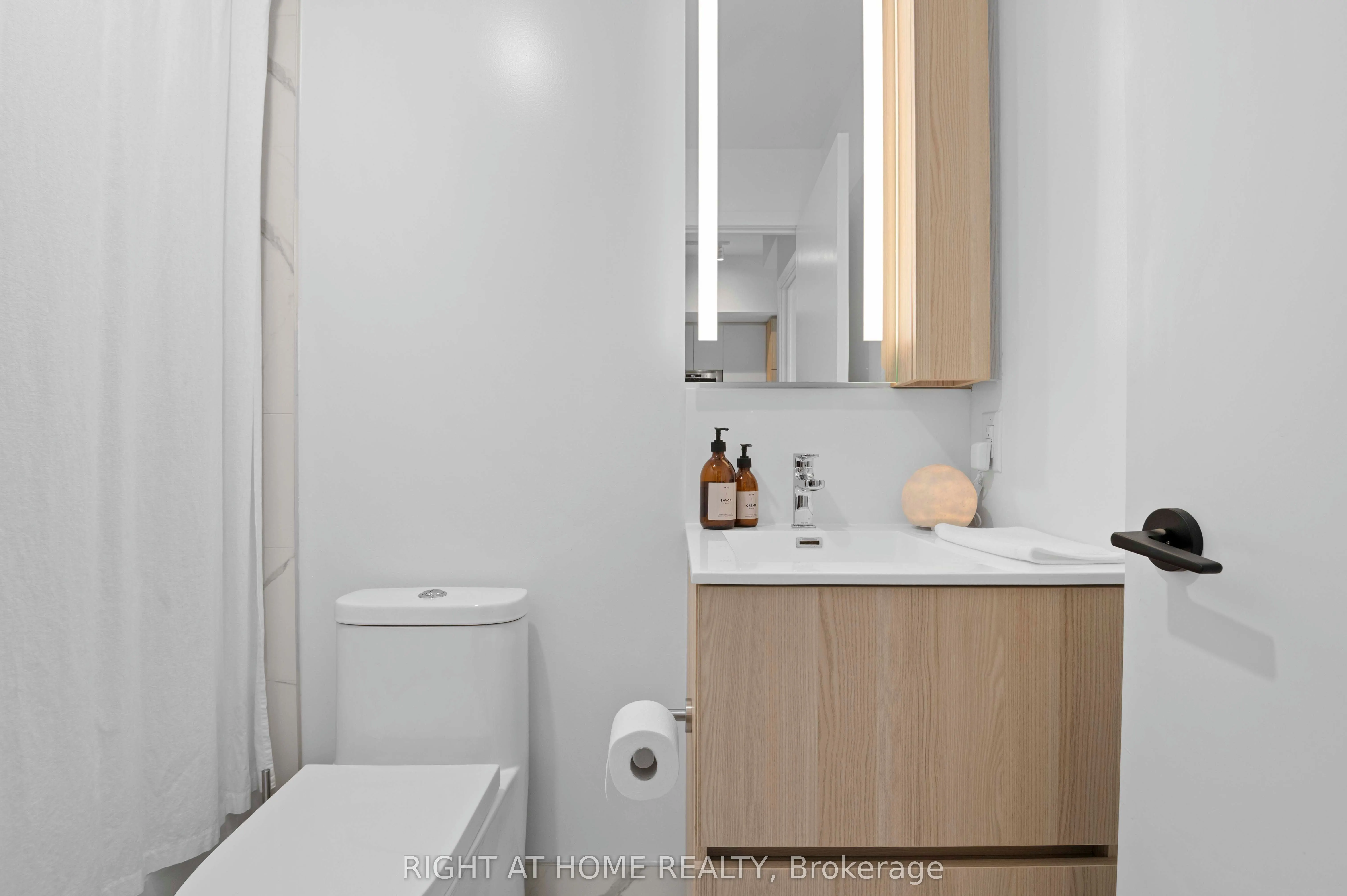 220 Missinnihe Way #403