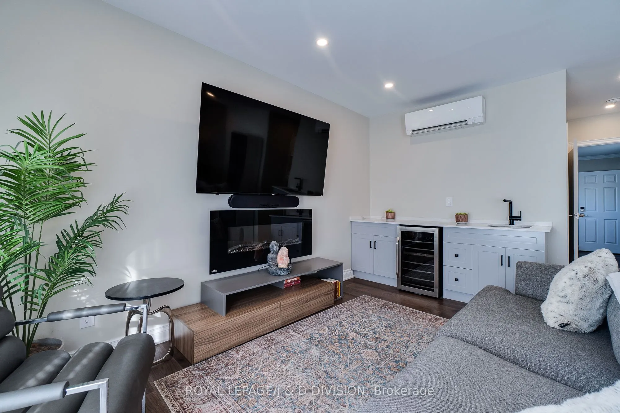 365 Lynn Place