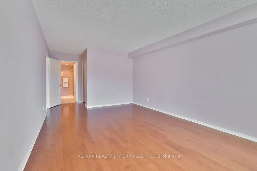1800 The Collegeway #211