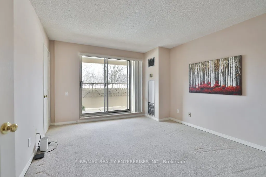 1800 The Collegeway #211