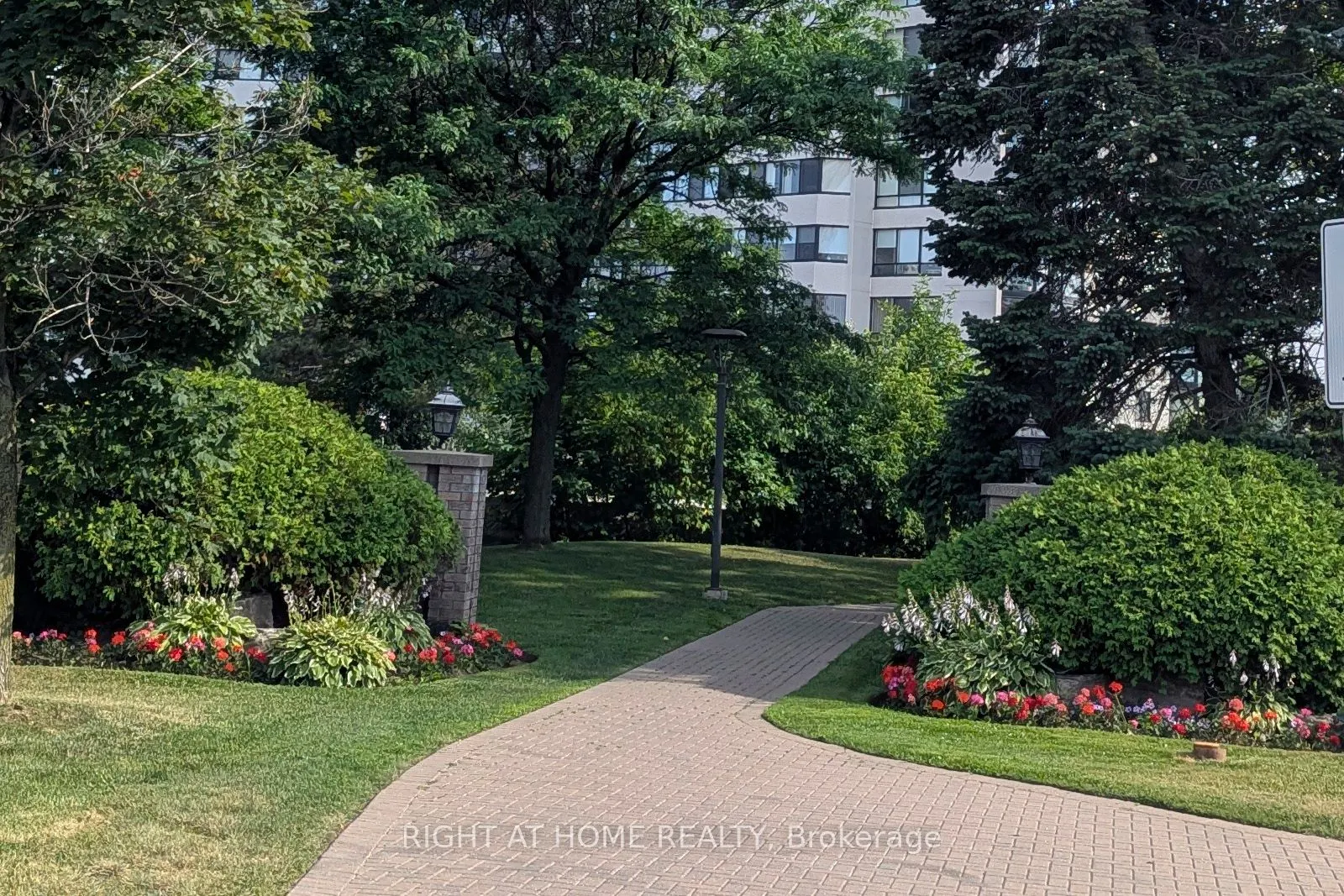 1360 Rathburn Road E #1603