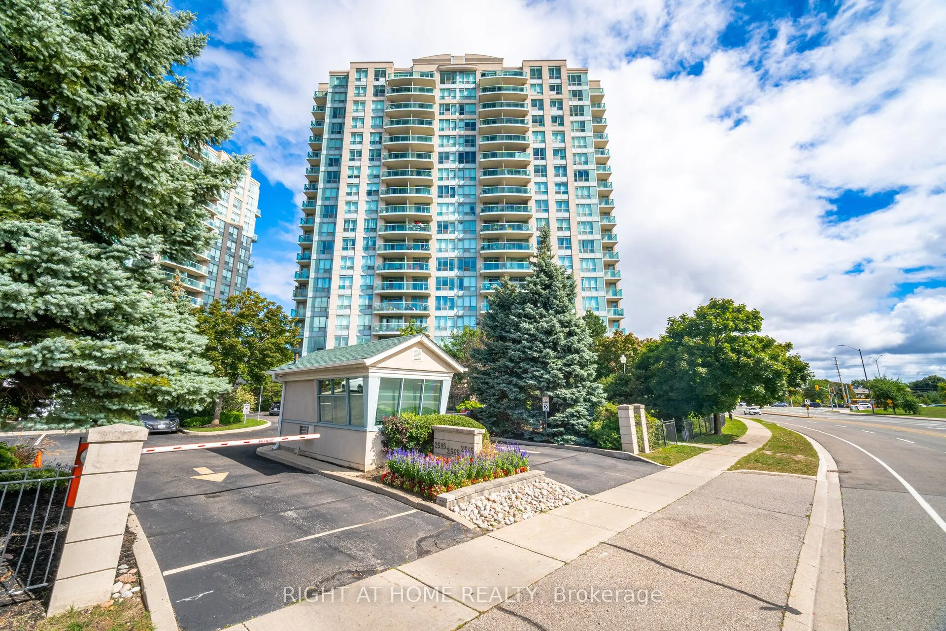 2545 Erin Centre Boulevard #1211